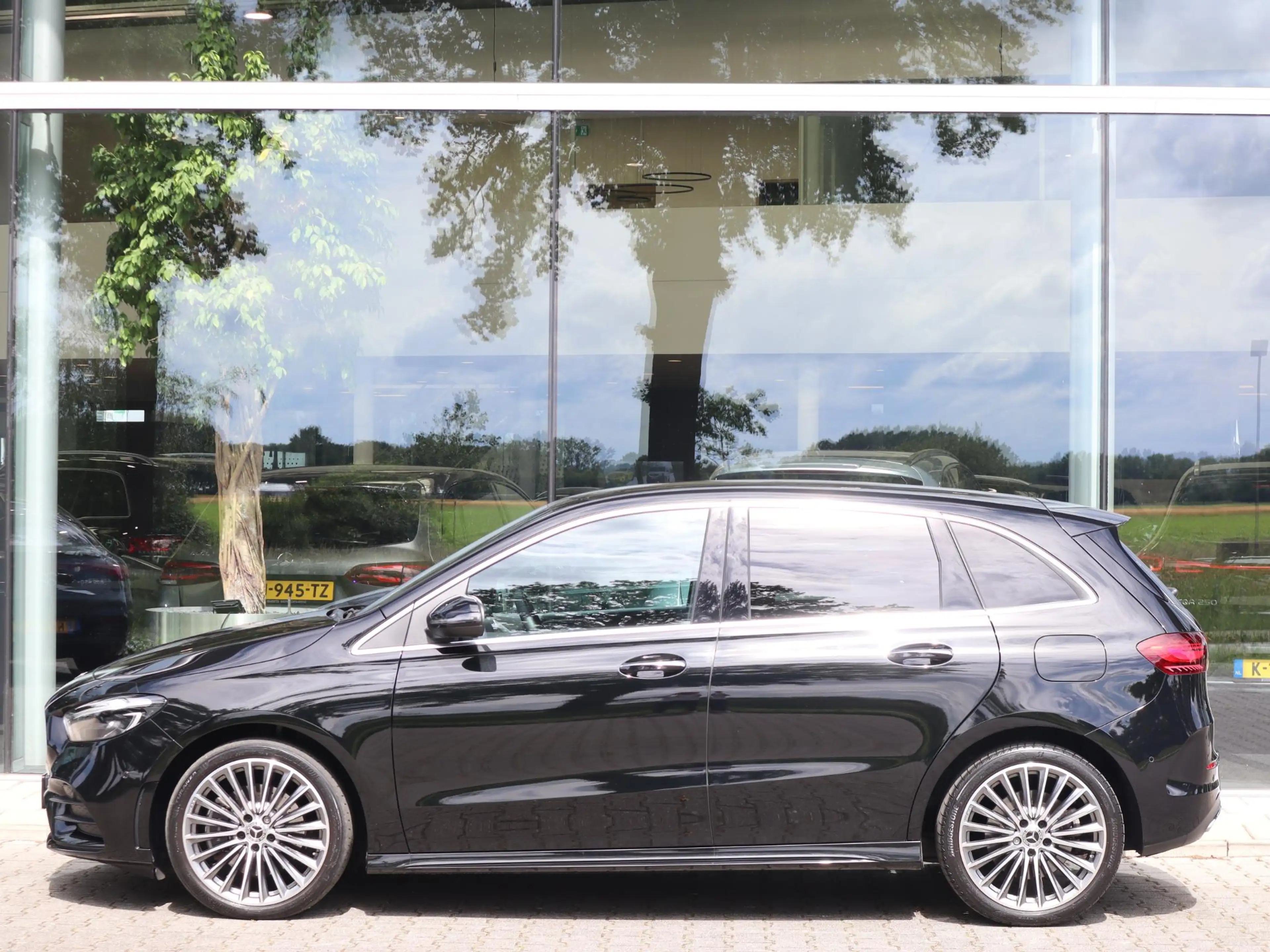 Mercedes-Benz B 250 e AMG Line l Keyless l Achteruitrij camera l Stoel — photo 4