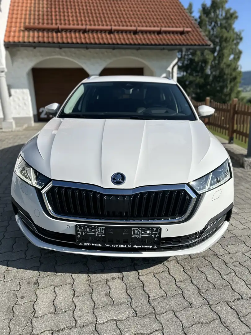 Skoda Octavia Combi 2,0 First Edition DSG ACC DCC Matrix Sitzb Weiß - 2