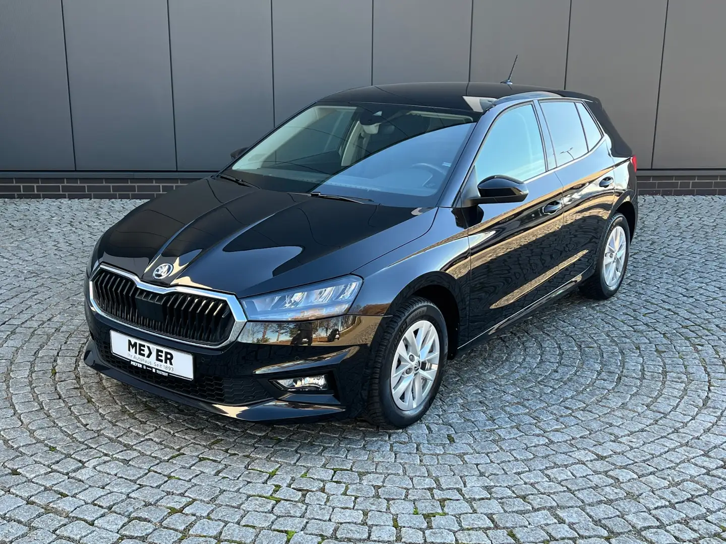 Skoda Fabia Style 1.0 TSI *AHK, ACC, LED, Navi* Schwarz - 2