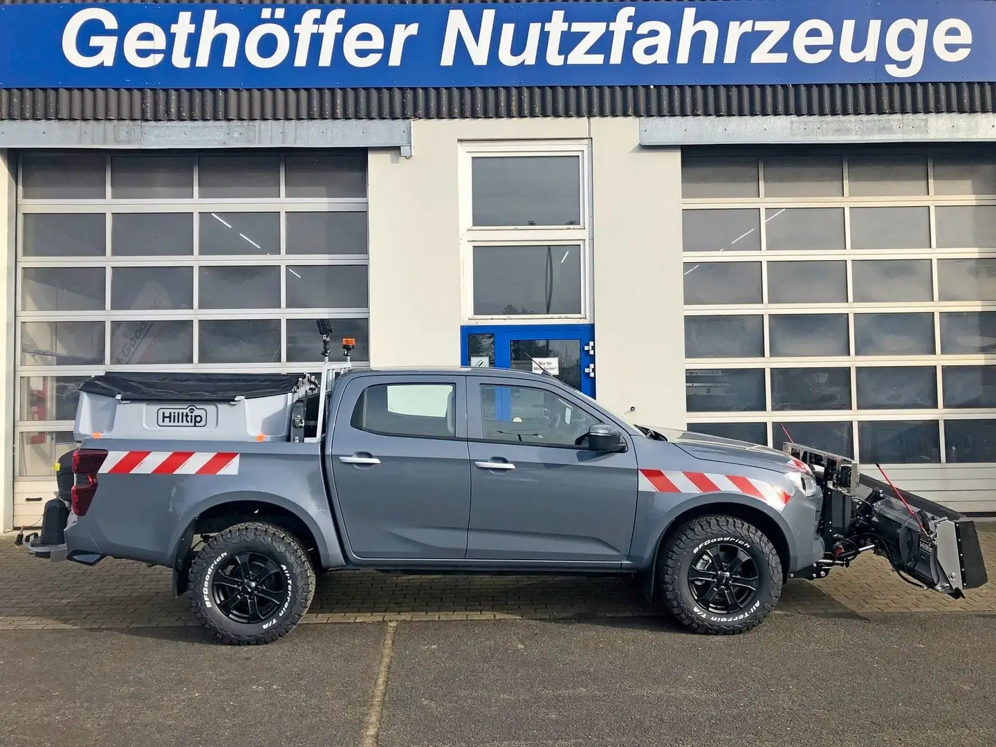 Isuzu D-Max Double Cab LS AT mit Winterdienst Grau - 2