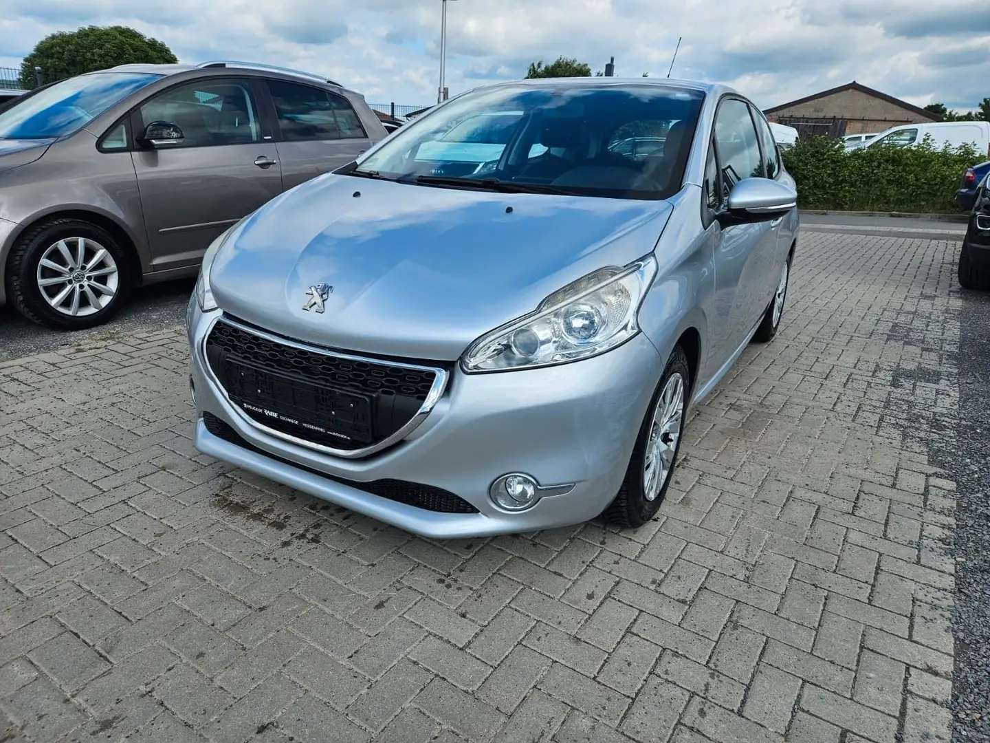 Peugeot 208 Active Gris - 1