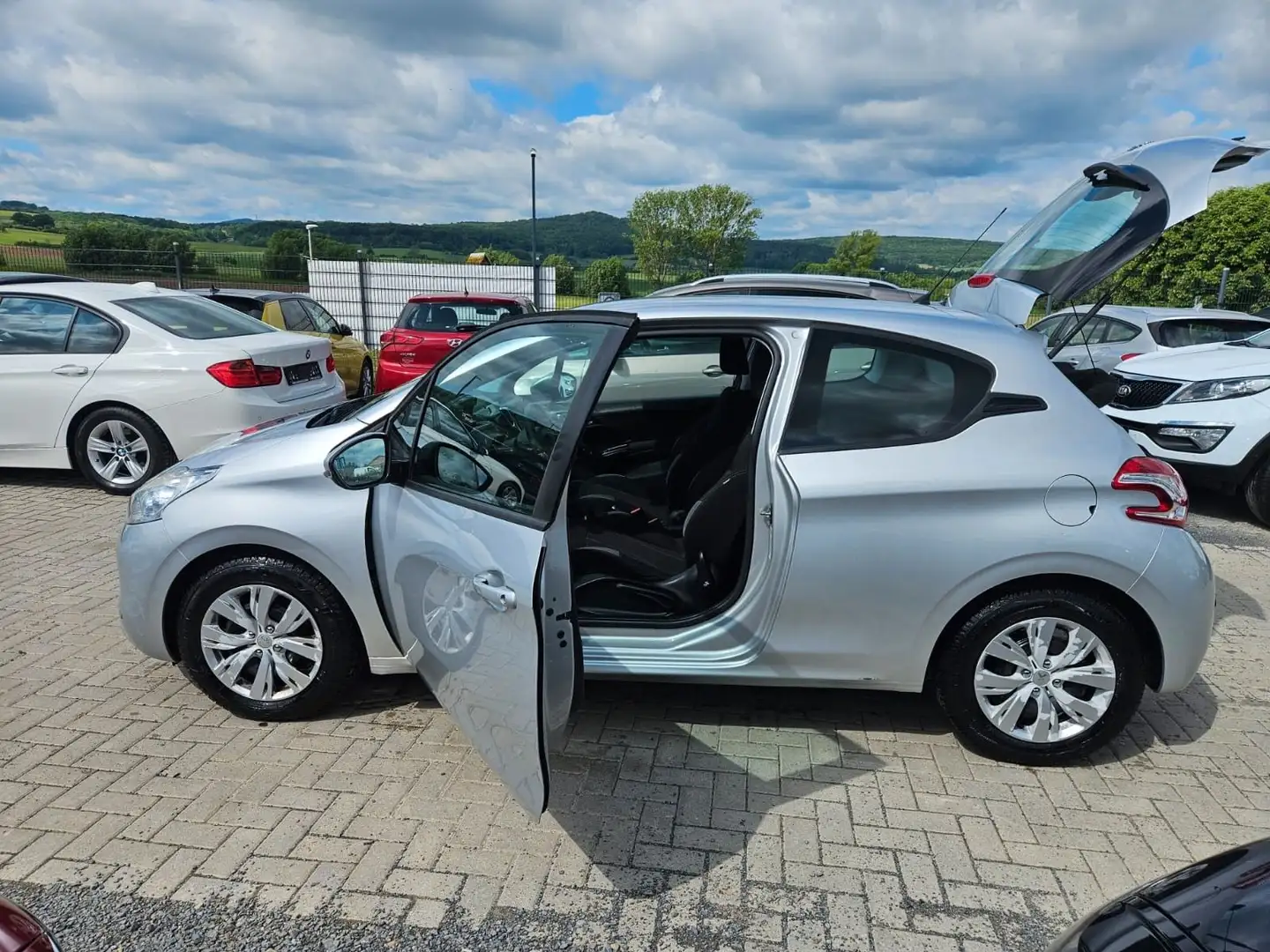 Peugeot 208 Active Gris - 2