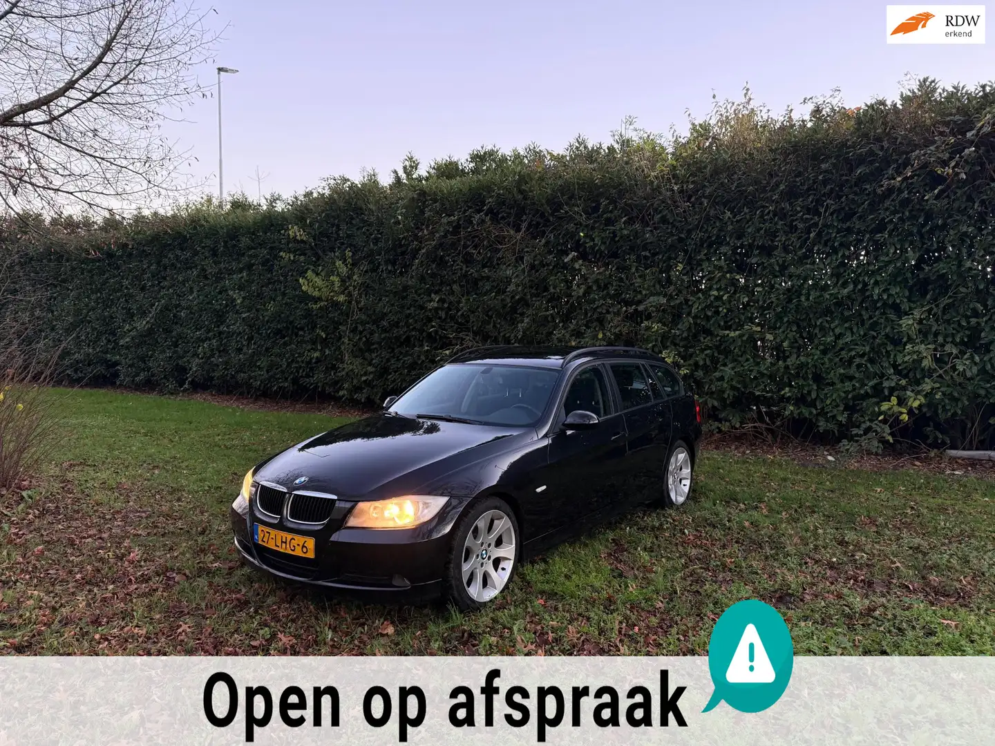 BMW 320 3-serie Touring 320i 6 BAK/CLIMA/PANO/BOEKJES COMP Zwart - 1