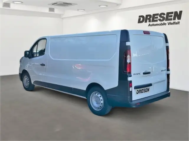 Renault Trafic view 4