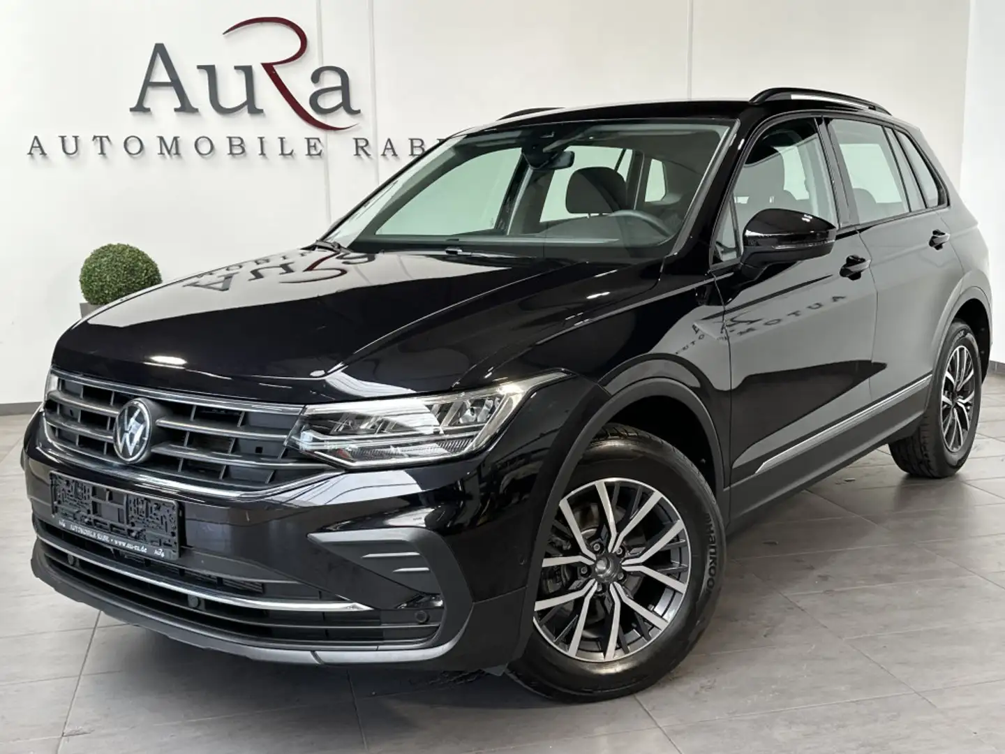 Volkswagen Tiguan 2.0 TDI Life NAV+LED+AHK+ACC+KAM+CARPLAY Czarny - 1
