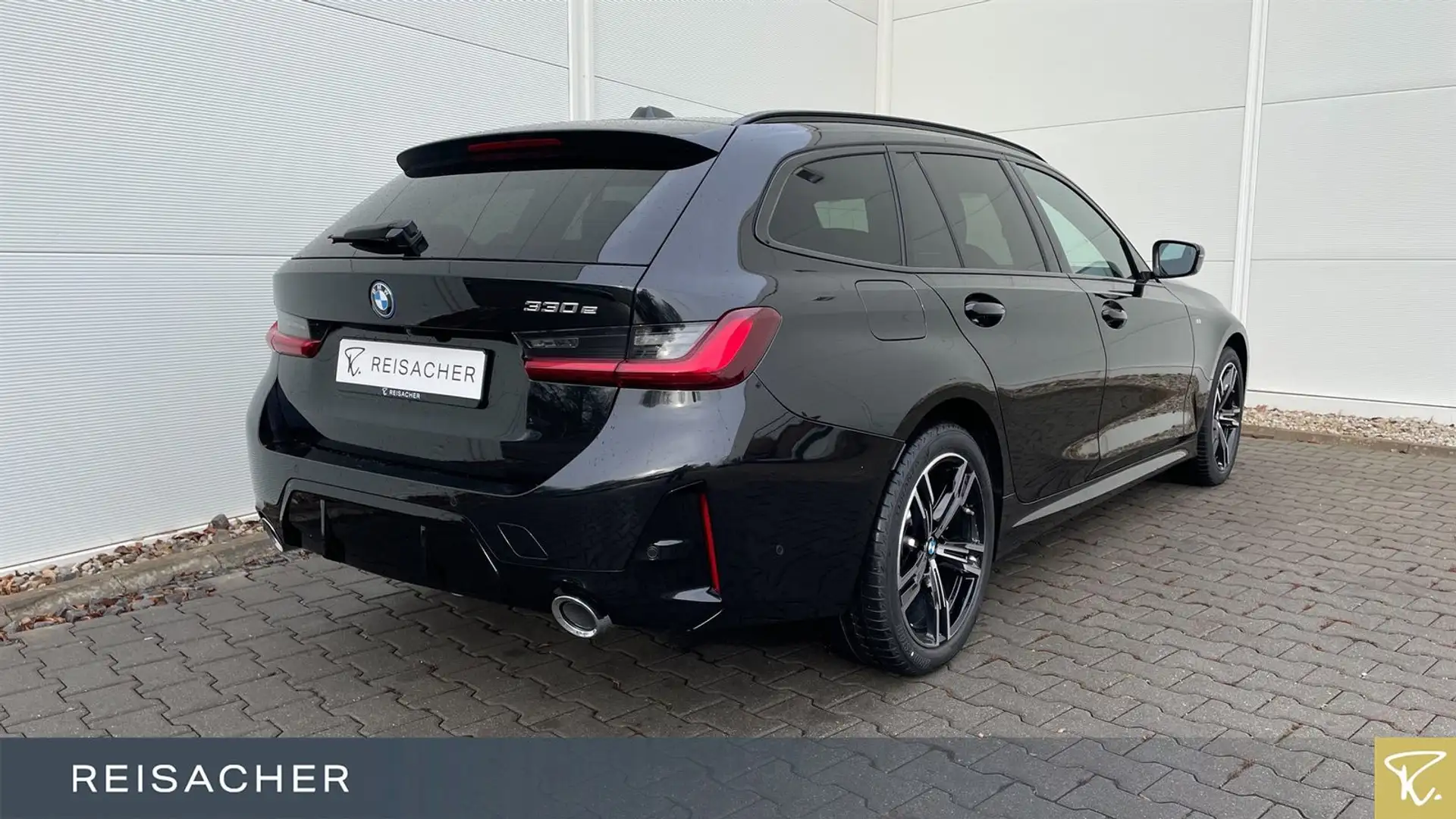 BMW 330 e A Tou M-Sport,AHK,Autom Schwarz - 2