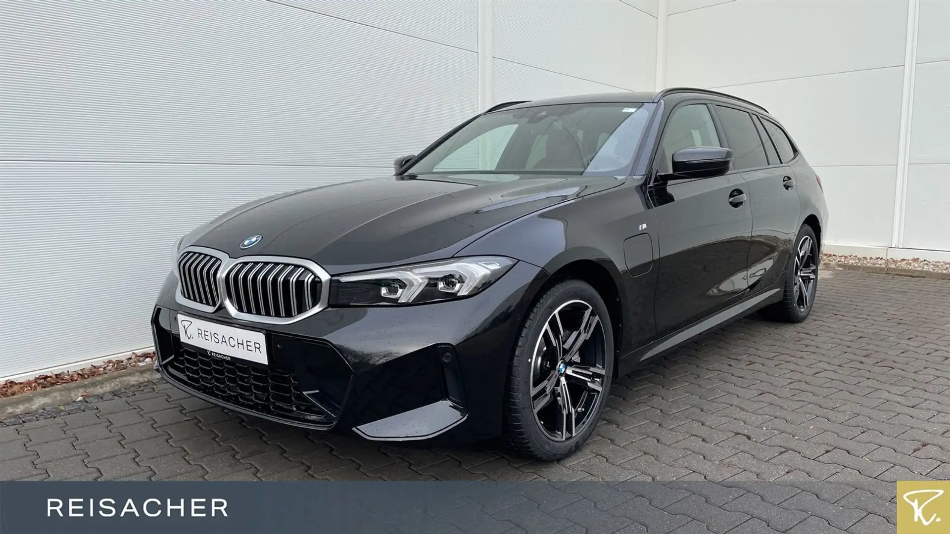 BMW 330 e A Tou M-Sport,AHK,Autom Schwarz - 1