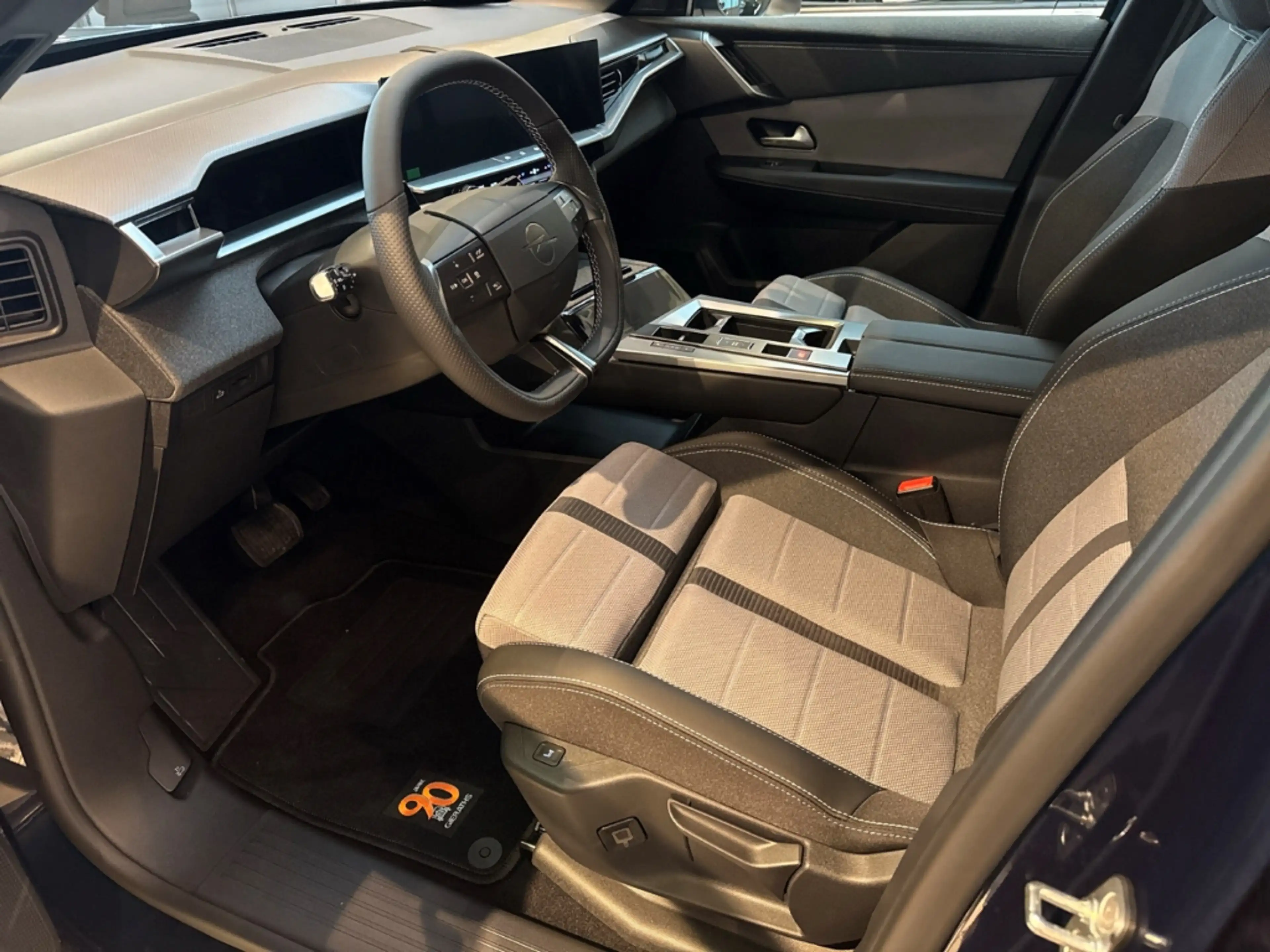 Opel Grandland 1.2 48V Mild-Hybrid GS Hybrid 6-Gang-Dopp AHK El. — photo 4