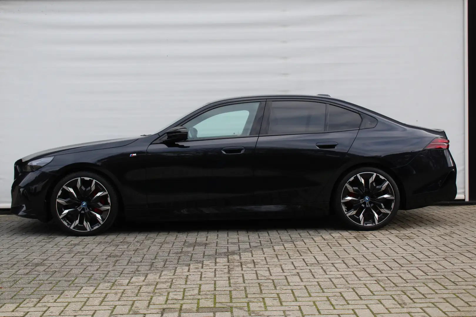 BMW i5 M60 xDrive M Sport / Adaptief M Onderstel Professi Noir - 2