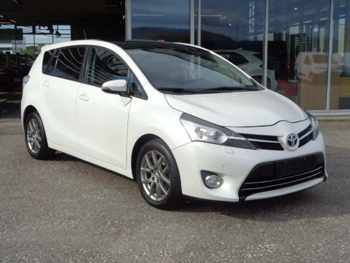 Toyota Verso 2,0 D-4D Lounge *Pano *AHK *Kamera Blanc - 1