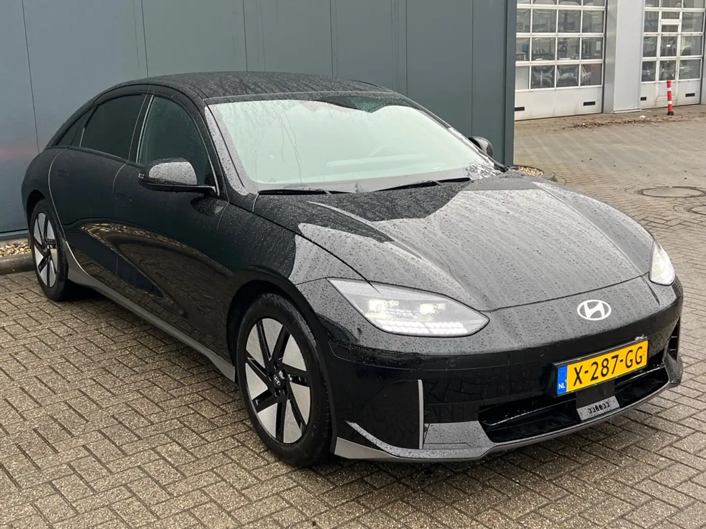 Hyundai IONIQ 6 53 kWh 170pk RWD Connect Zwart - 2