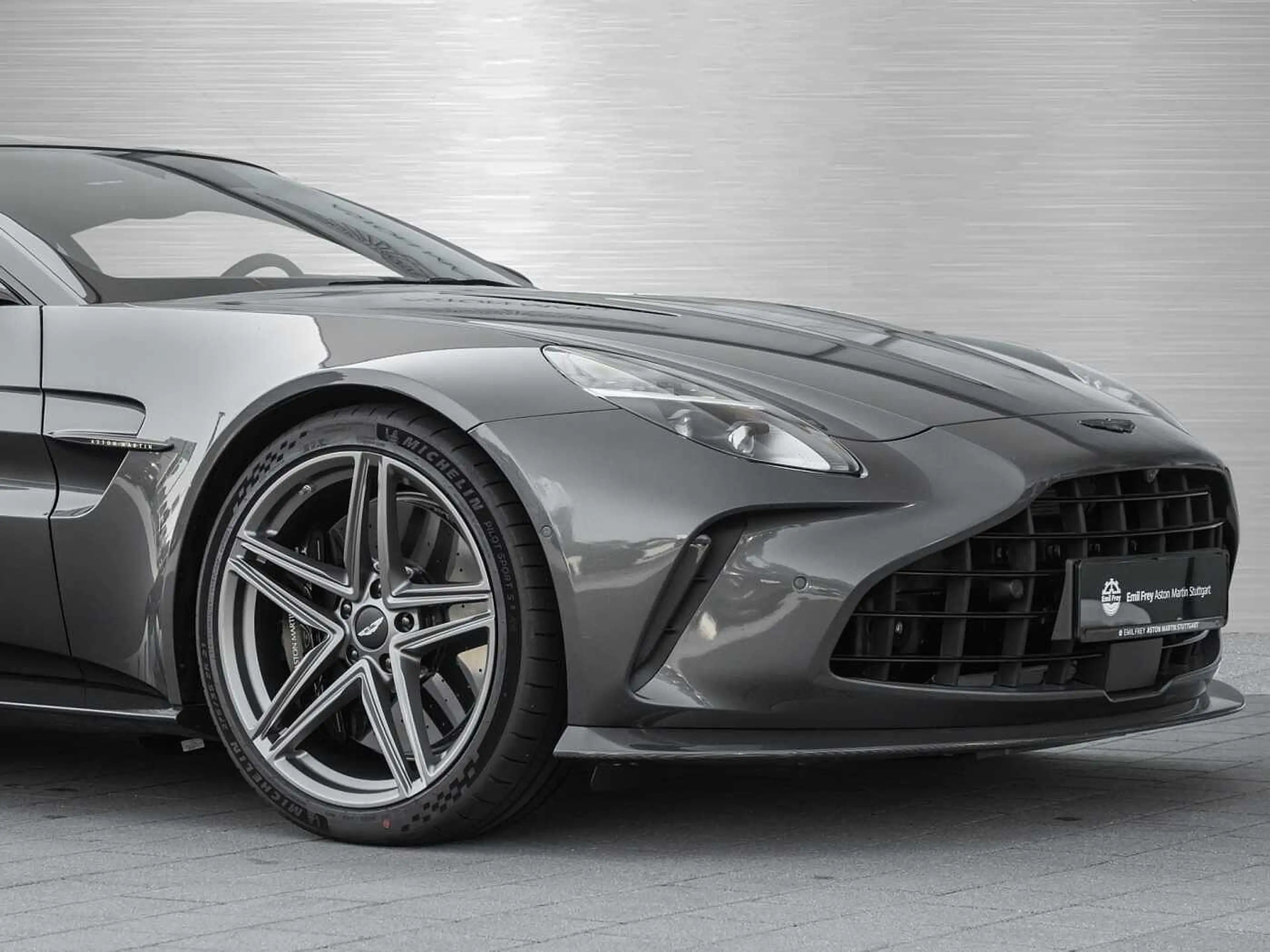 Aston Martin V8 Vantage — photo 15