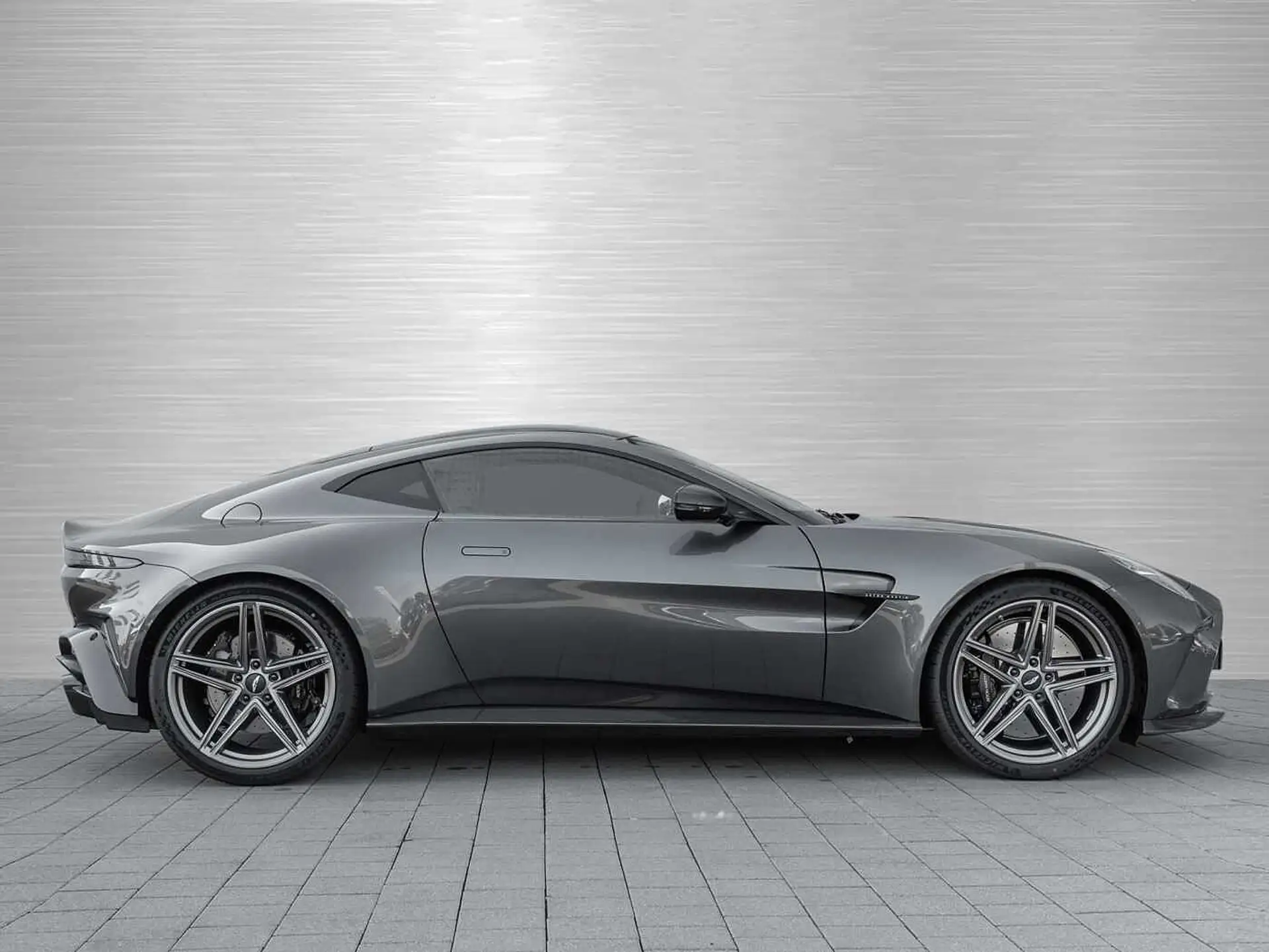 애스턴마틴 밴티지 V8 Coupe 2025 회색 사진 7