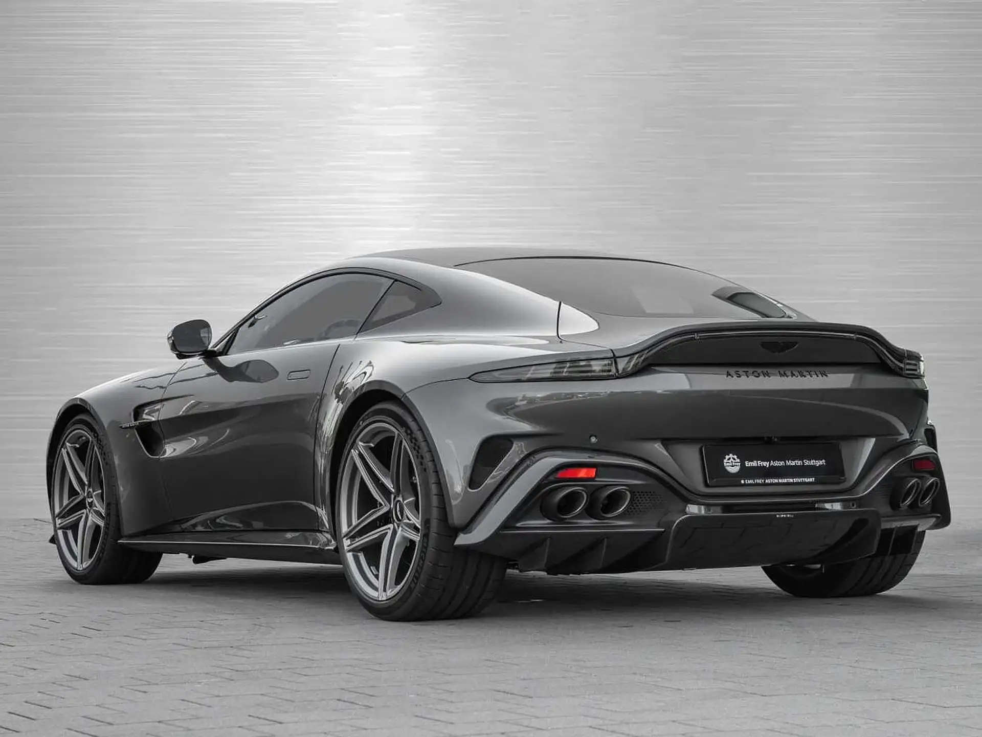 애스턴마틴 밴티지 V8 Coupe 2025 회색 사진 2