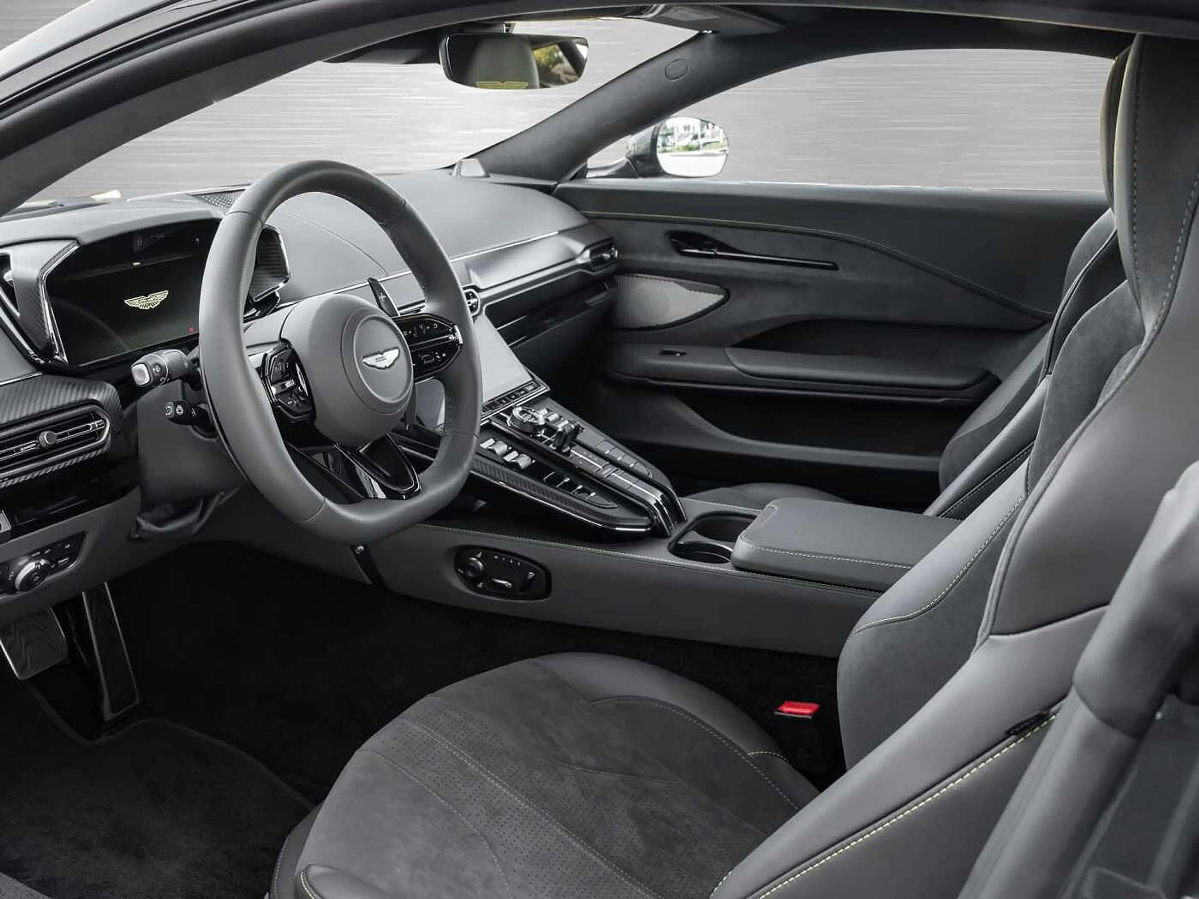 Aston Martin V8 Vantage — photo 3