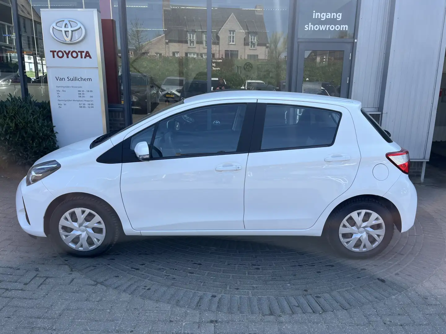 Toyota Yaris 1.5 Hybrid Active Blanc - 2