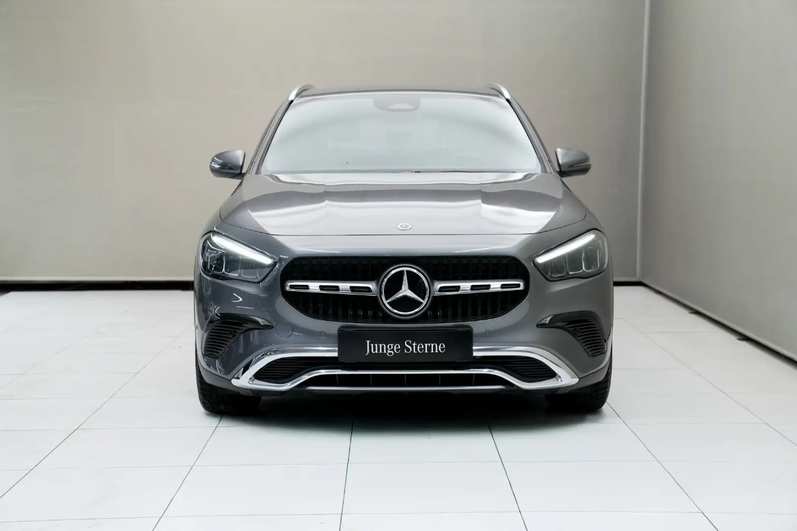 Mercedes-Benz GLA 180 d LM KAM SpurW ParkAss. SpurH Navi KlimaA Grau - 2