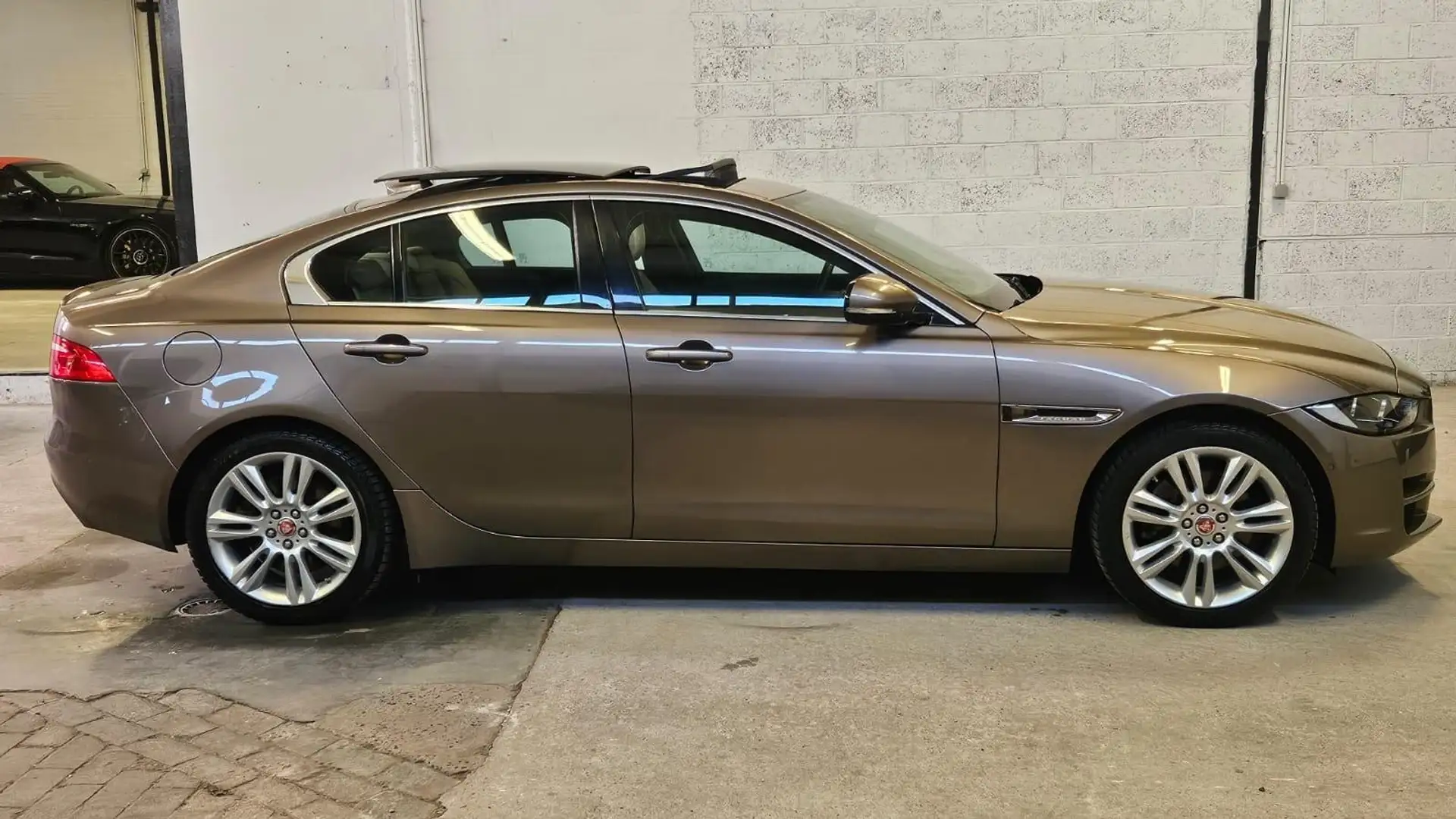 Jaguar XE 2.0 T Prestige Bronzo - 2