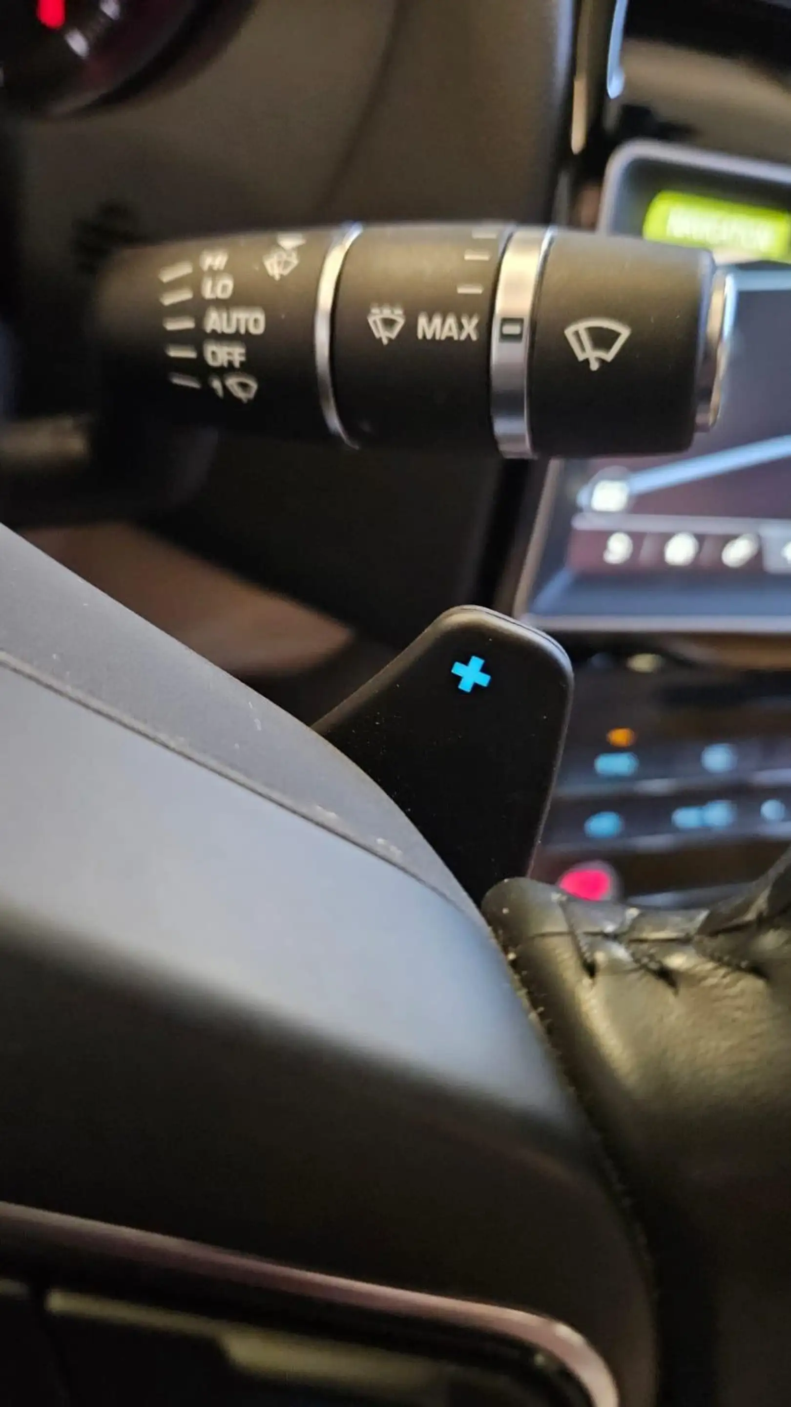 Jaguar XE 2.0 T Prestige — photo 14