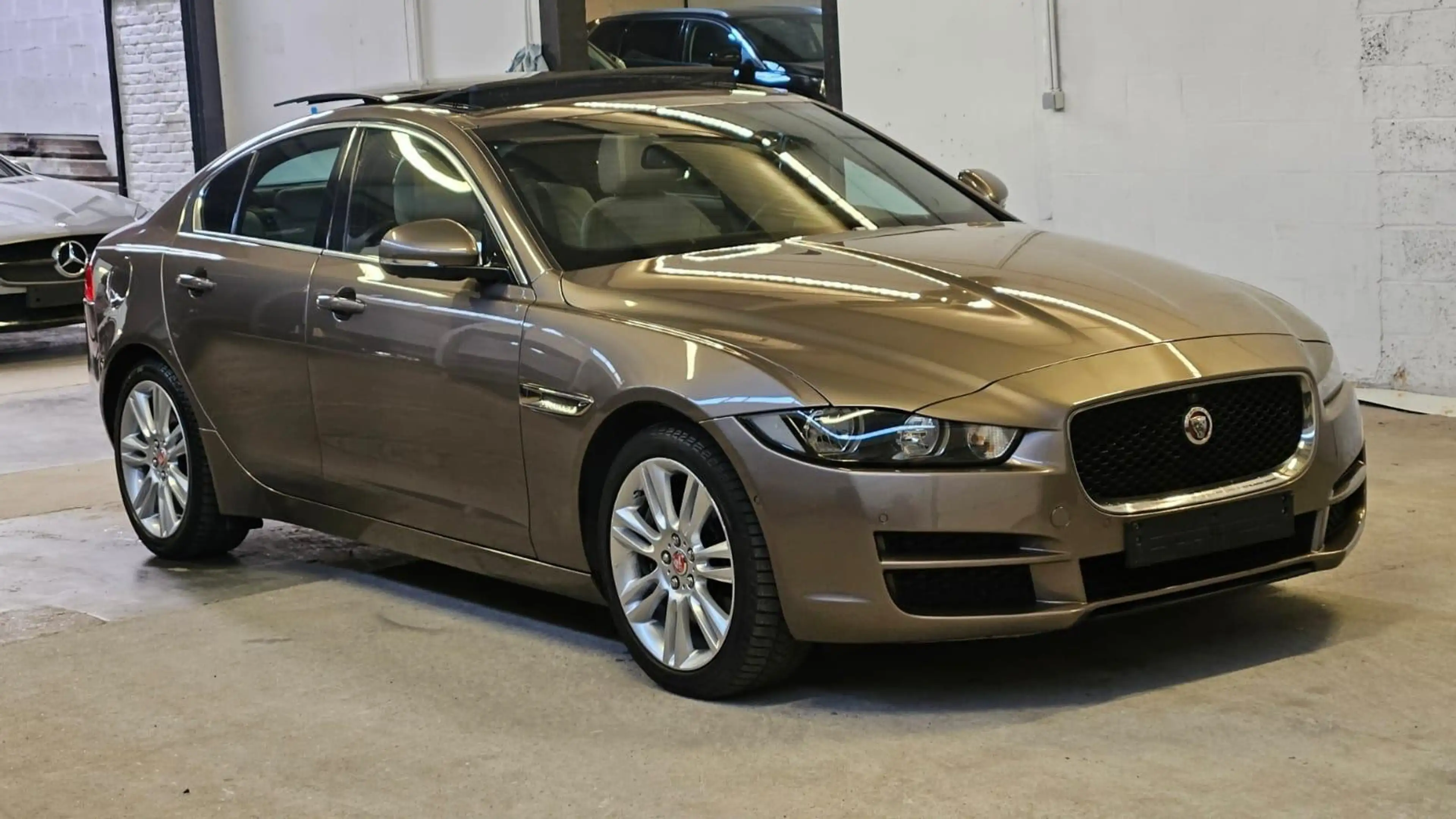 Jaguar XE 2.0 T Prestige