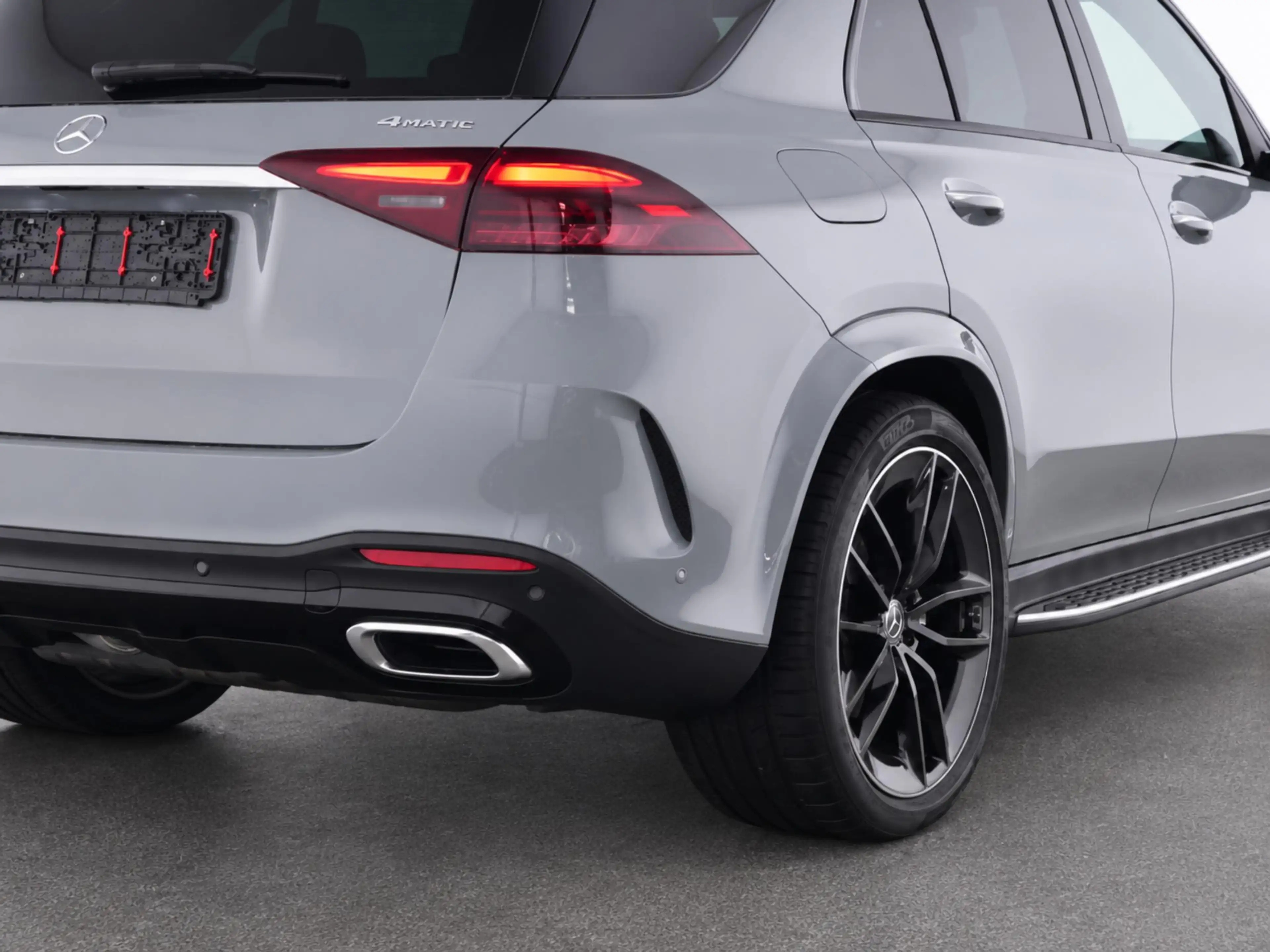 Mercedes-Benz GLE 400 e 4MATIC AMG Line | MANUFAKTUR Alpingrijs | Panora — photo 4