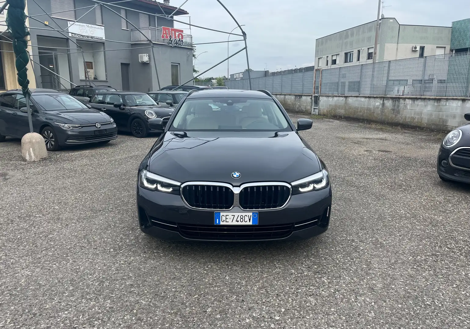 BMW 520 520d Touring mhev 48V xdrive Business auto Gris - 2