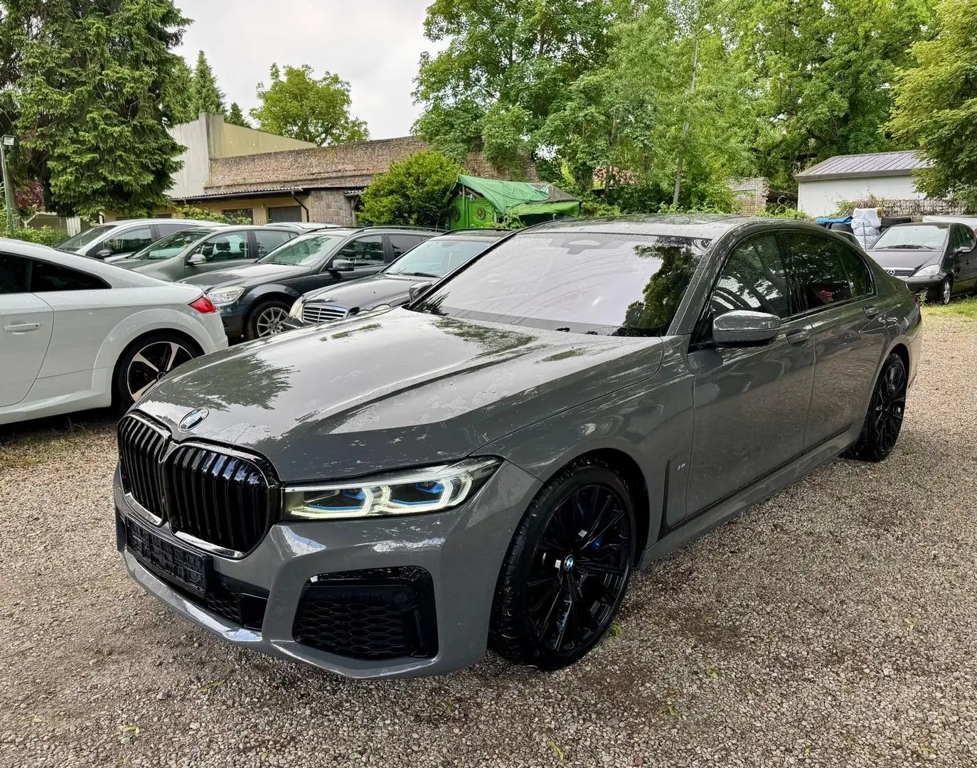 BMW 750 d xDrive M-Paket 20 Zoll Head UP Soft Close Euro 6 Šedá - 1