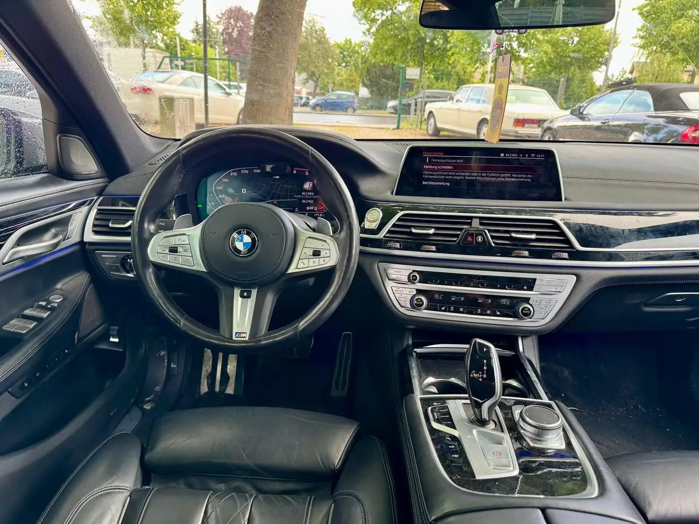 BMW 750 d xDrive M-Paket 20 Zoll Head UP Soft Close Euro 6 Šedá - 2