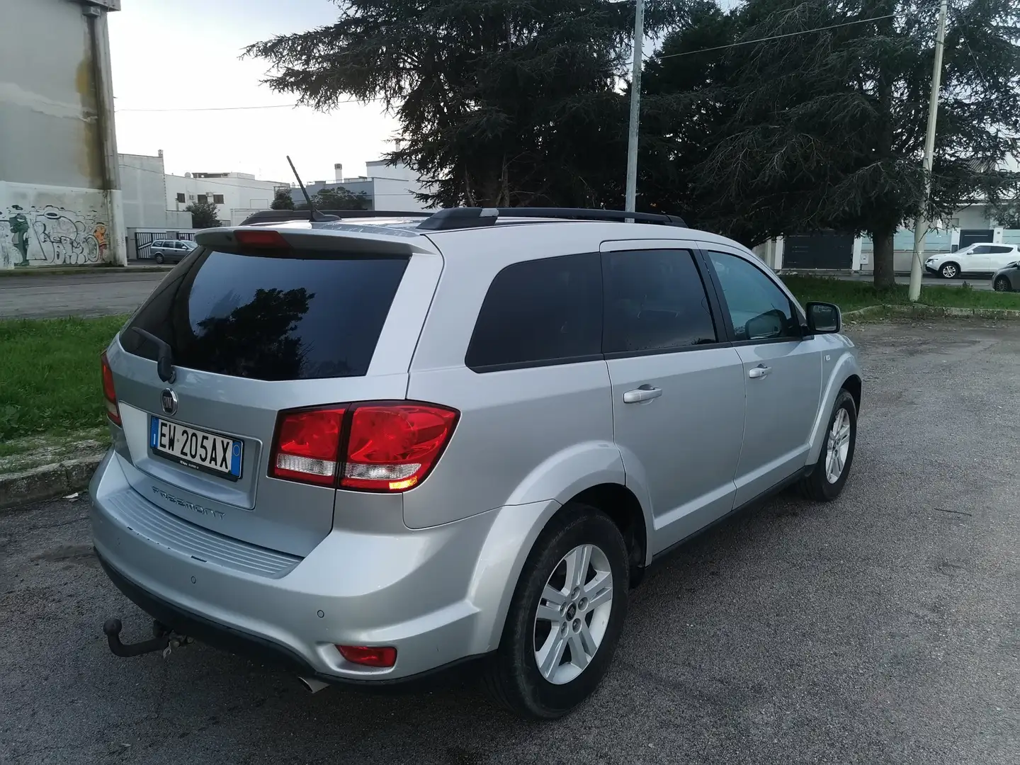 Fiat Freemont 2.0 mjt 16v Urban 140cv Stříbrná - 1