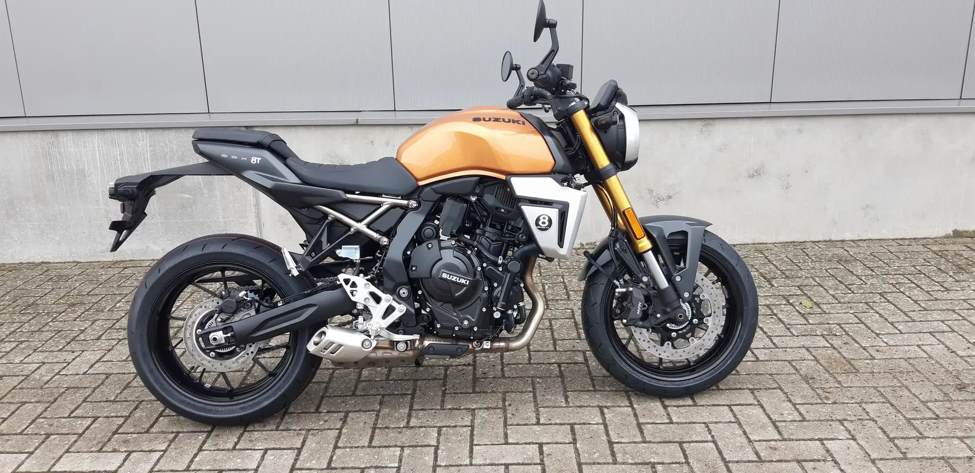 Suzuki GSX-8T Zwart - 1