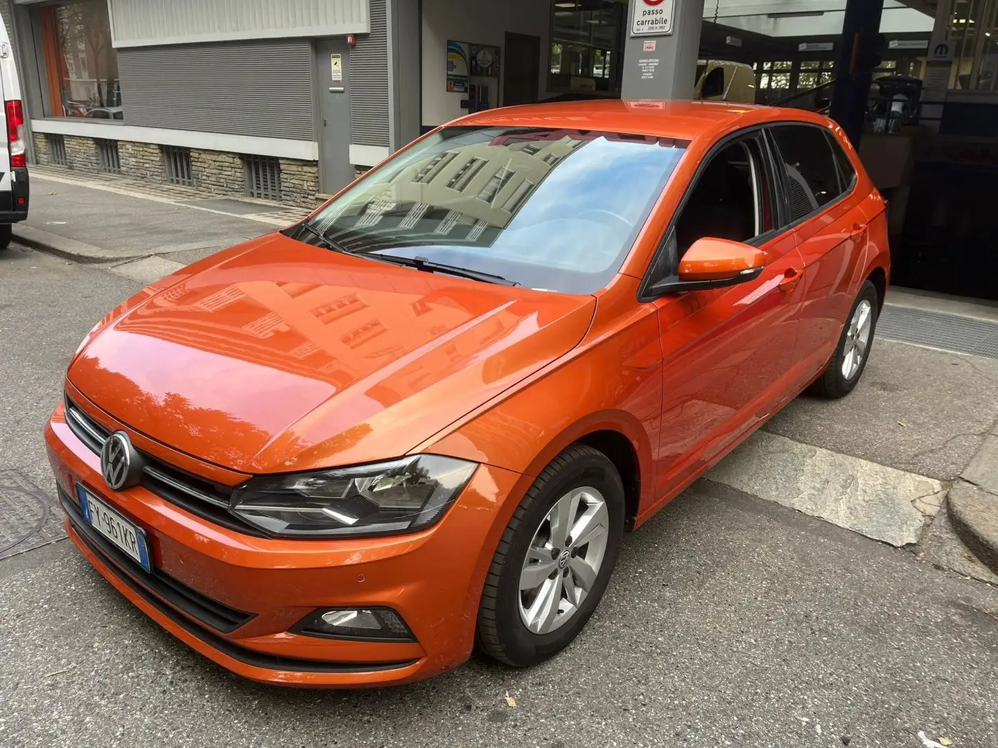 Volkswagen Polo Polo VI 2017 5p 1.0 evo Comfortline 80cv Arancione - 2