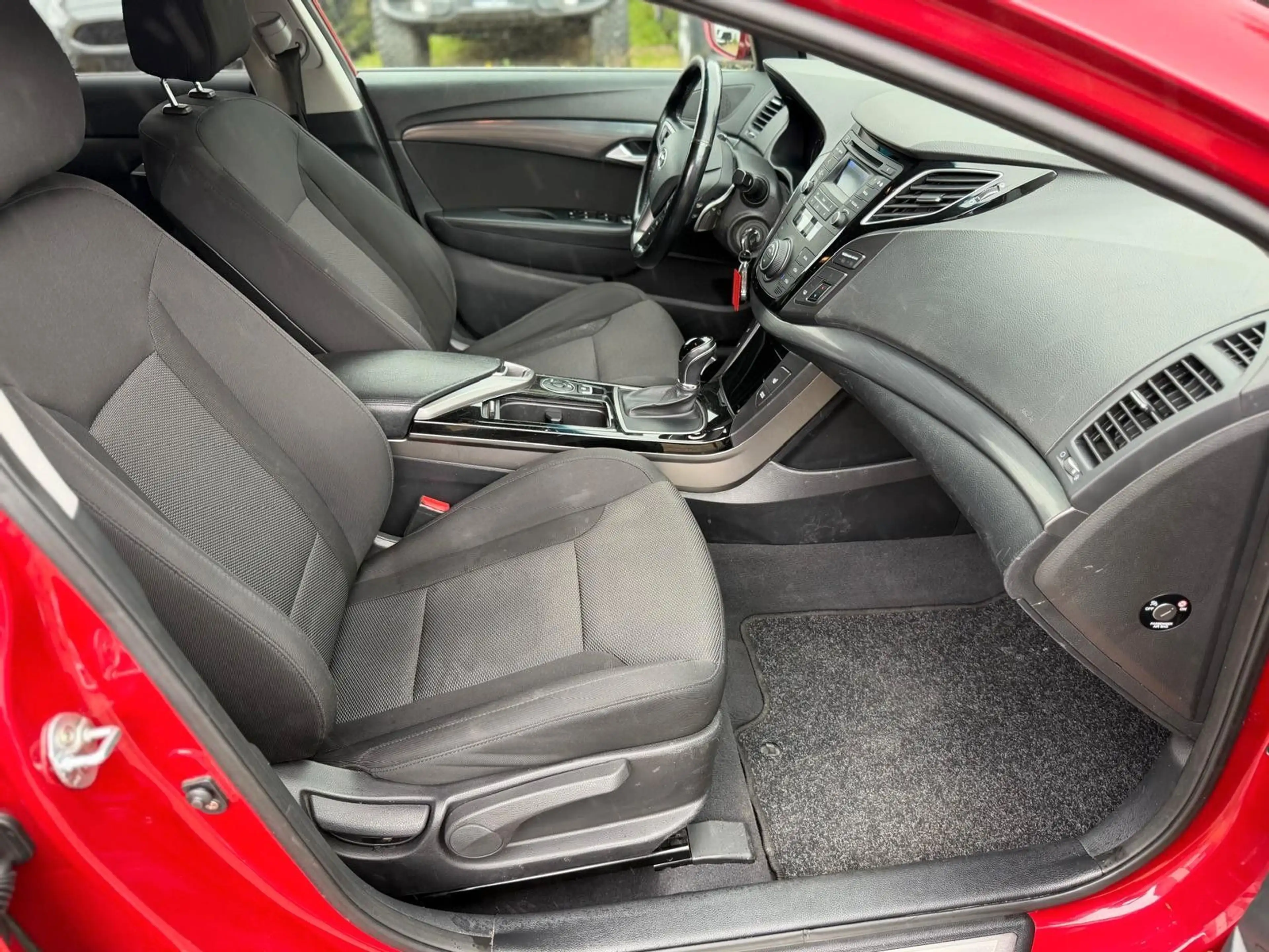 Hyundai i40 LED TEMPO KLIMA AUTO SITZ-E — photo 12