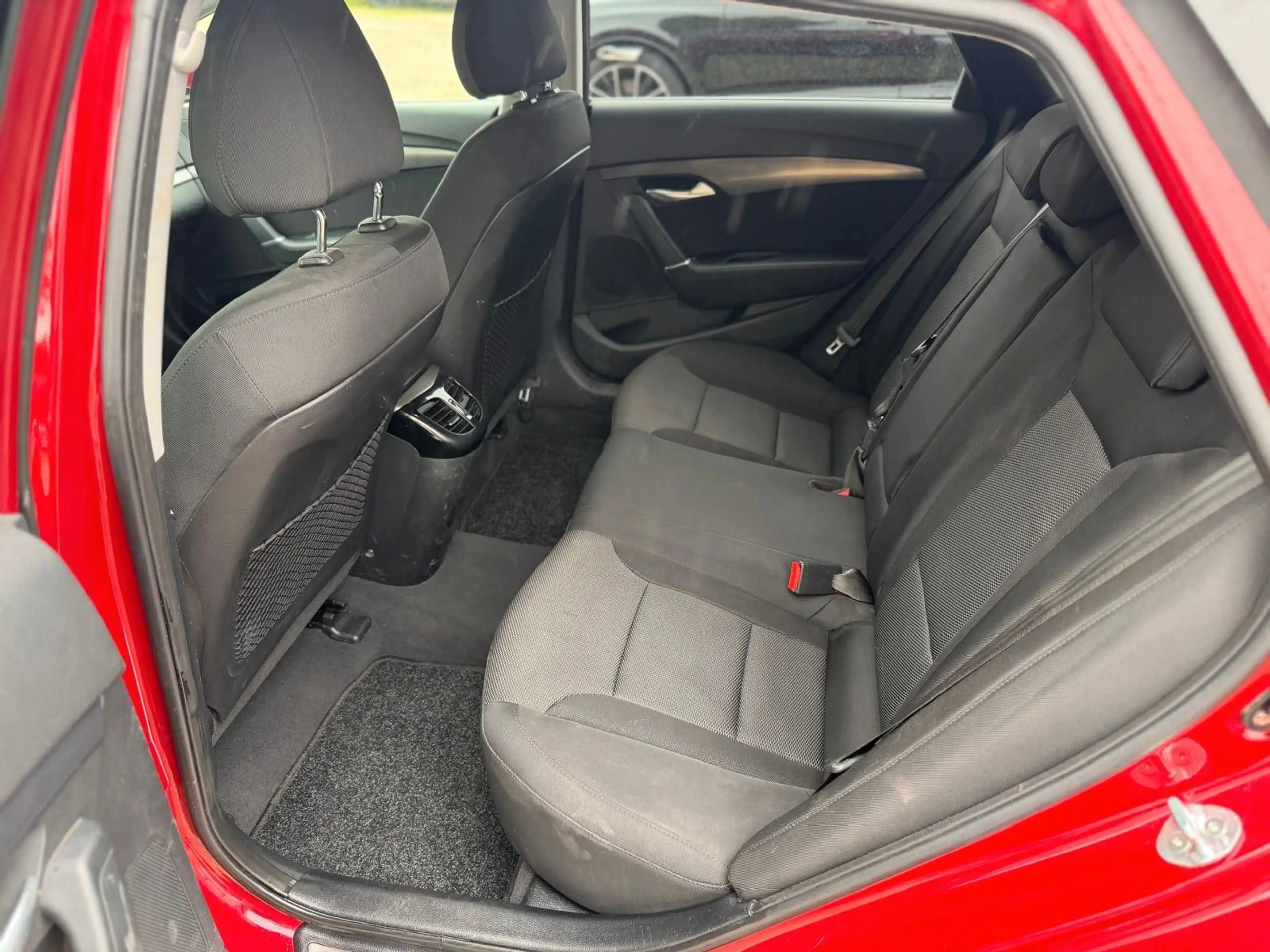 Hyundai i40 LED TEMPO KLIMA AUTO SITZ-E — photo 11