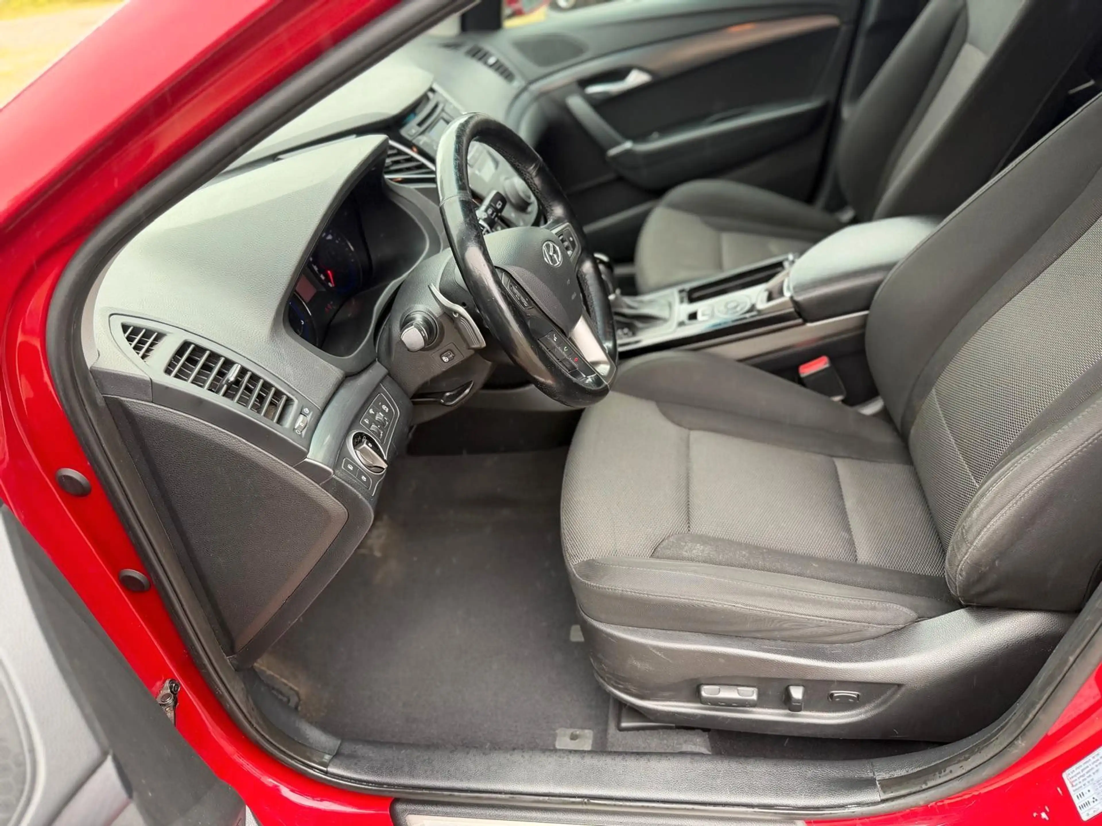 Hyundai i40 LED TEMPO KLIMA AUTO SITZ-E — photo 10