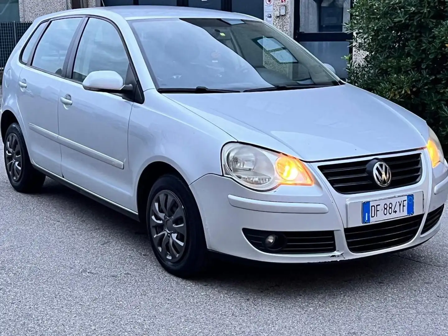 Volkswagen Polo Polo IV 2007 5p 1.4 tdi Trendline dpf Gris - 2