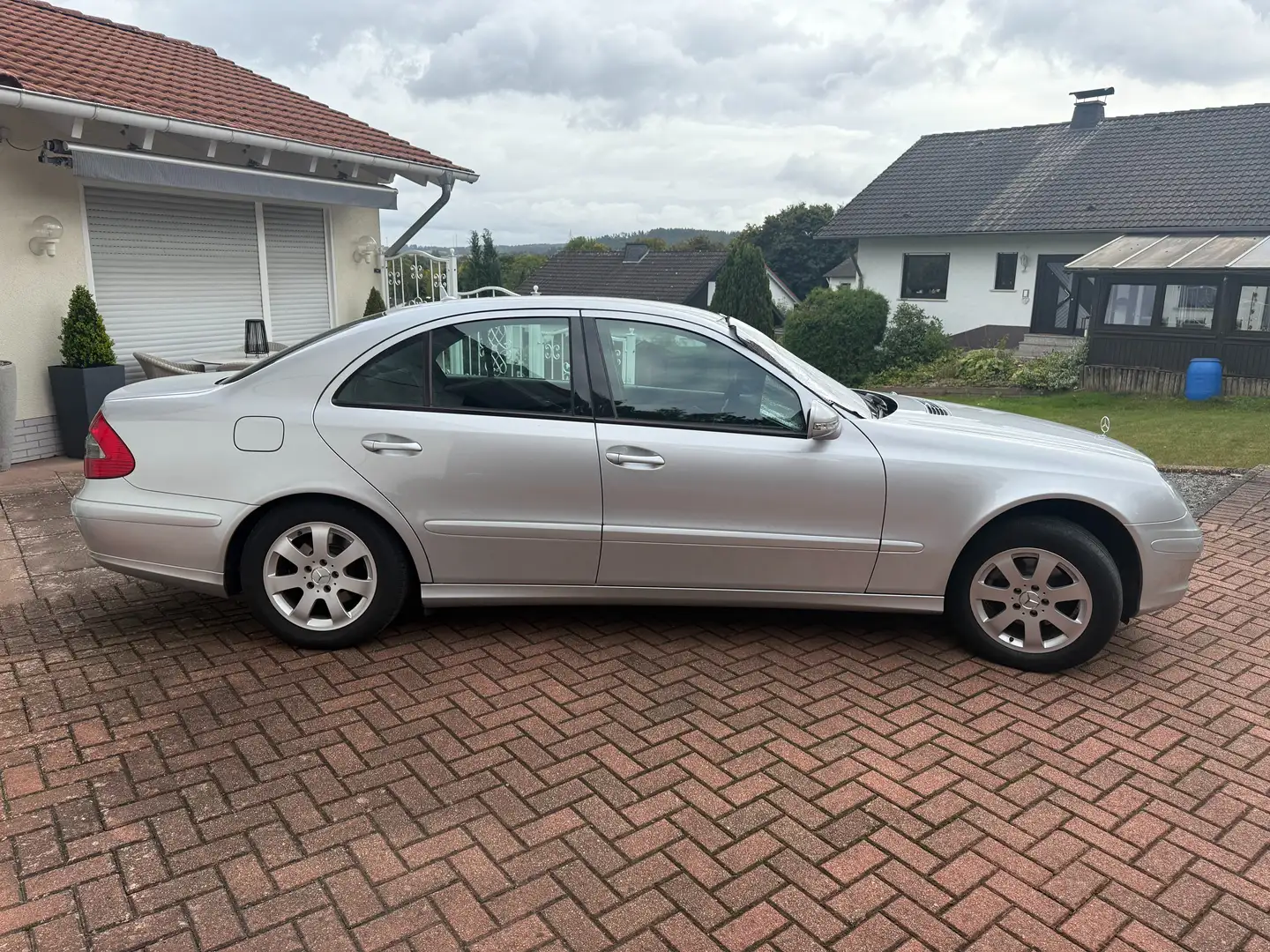Mercedes-Benz E 200 Kompressor Automatik Classic Silber - 1