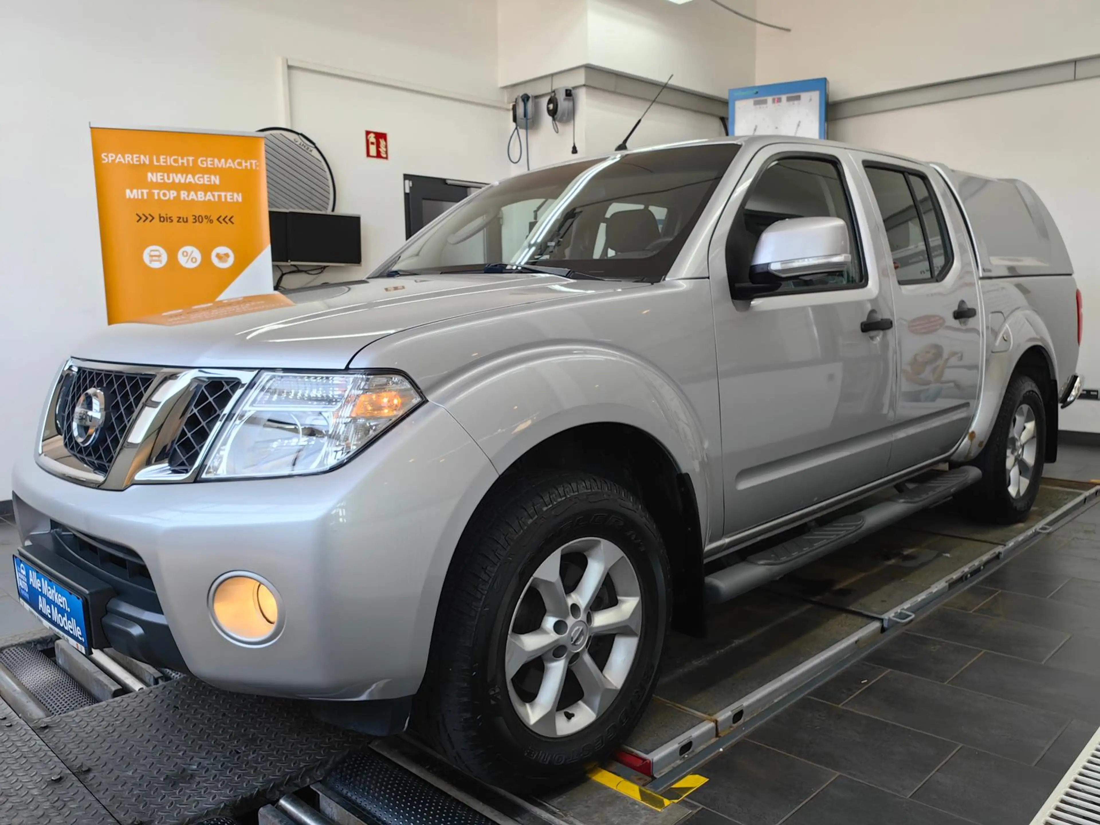 Nissan Navara Double Cab SE 4X4 2.5 dCi Diesel KAT — photo 2