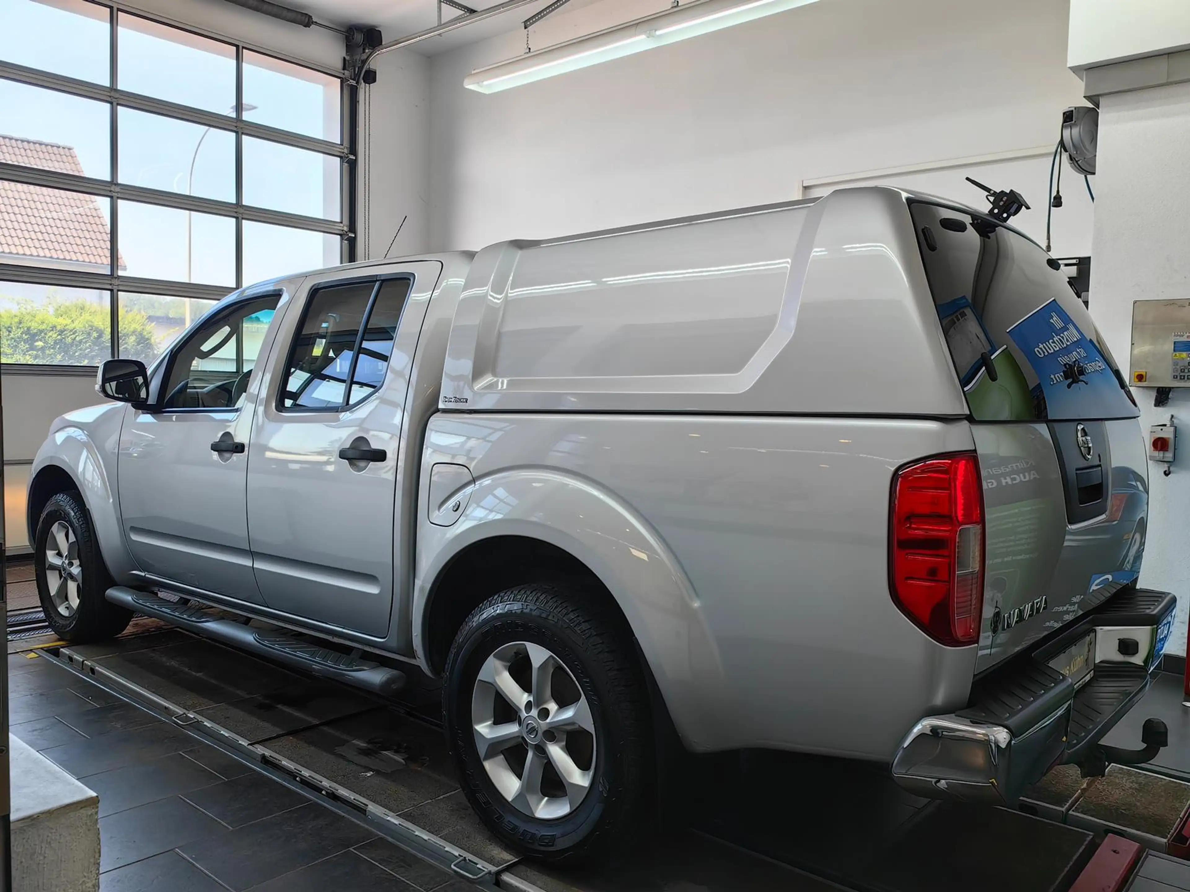 Nissan Navara Double Cab SE 4X4 2.5 dCi Diesel KAT — photo 4