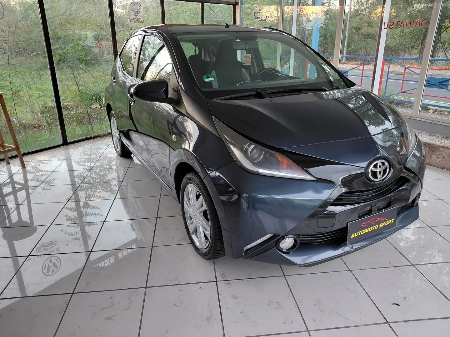 Toyota Aygo Aygo 5p 1.0 Active connect my14 Gris - 2