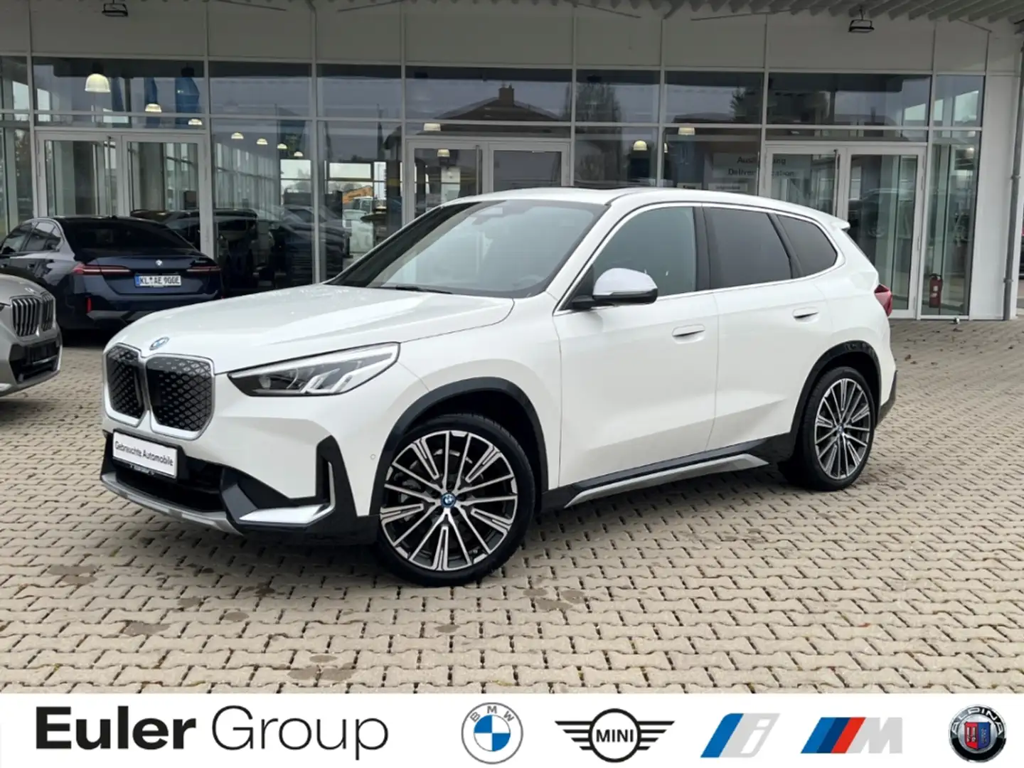 BMW iX1 xDrive 30 A Parkass. Pano Navi LED Mehrzonenklima Weiß - 1