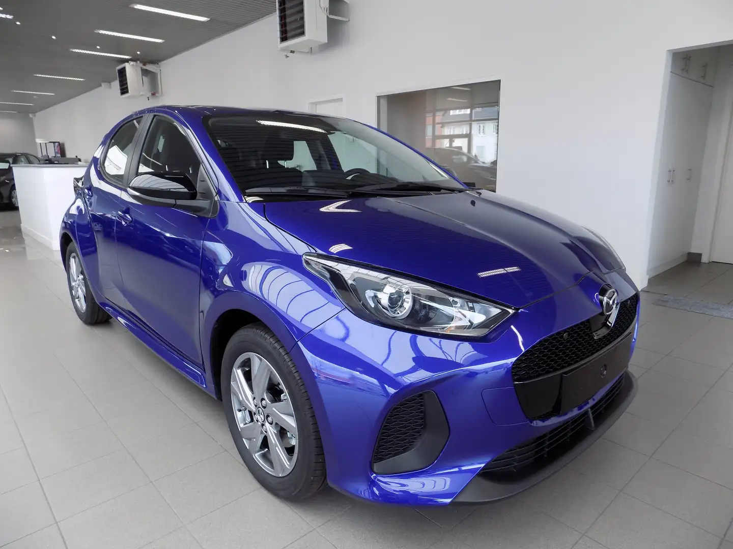 Mazda 2 Hybrid 1.5i VVT-i E-CVT Exclusive-Line Bleu - 1