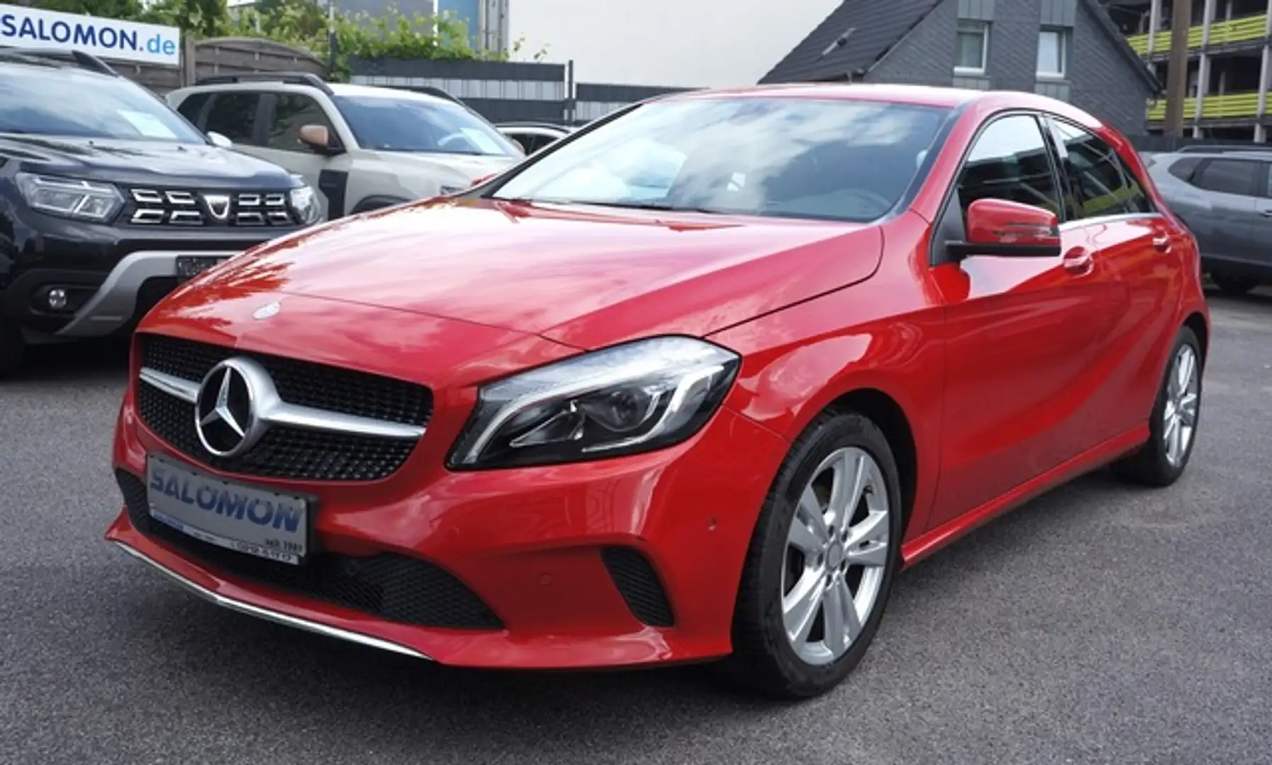 Mercedes-Benz A 180 Urban BlueEfficiency Edition Czerwony - 1