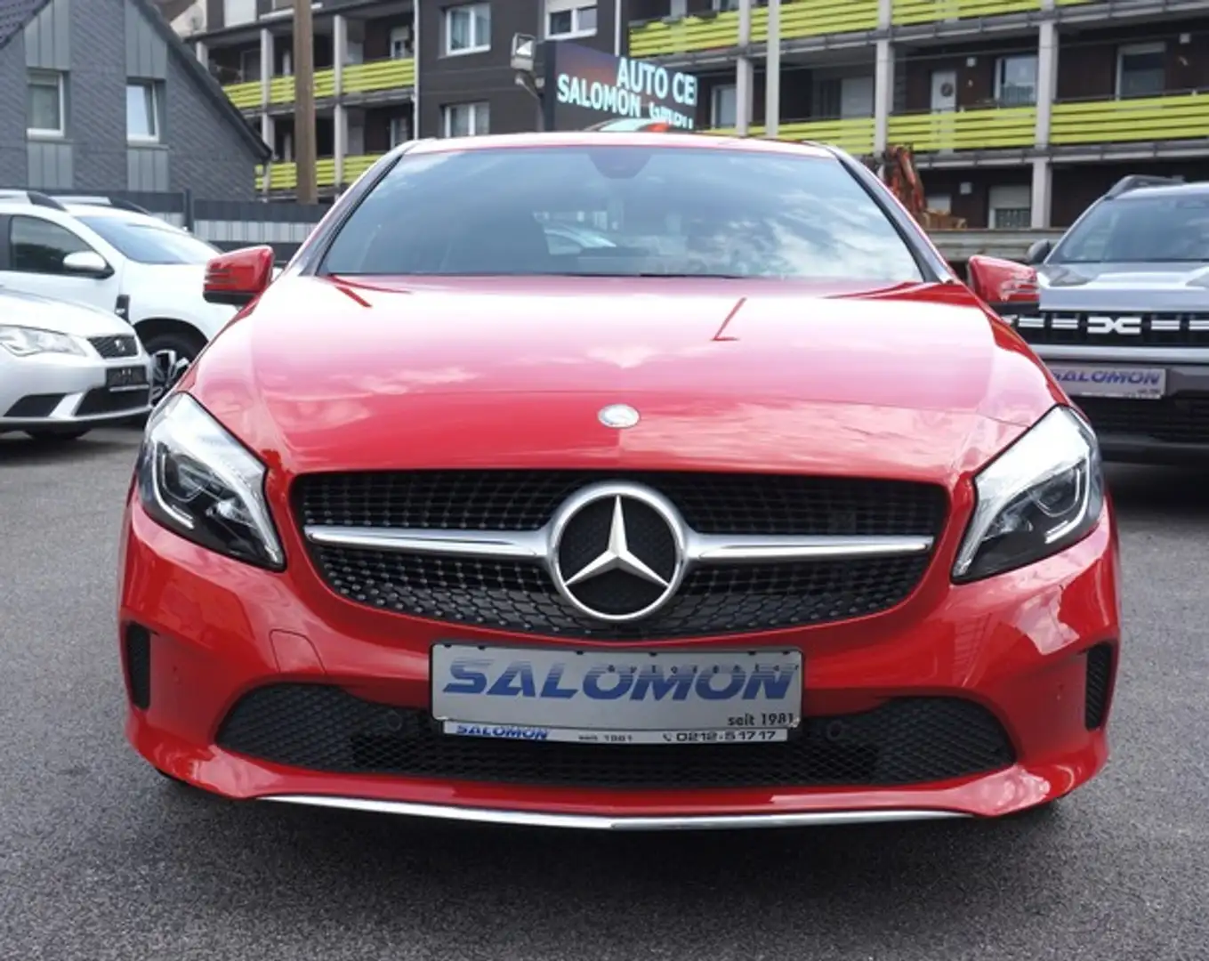 Mercedes-Benz A 180 Urban BlueEfficiency Edition crvena - 2