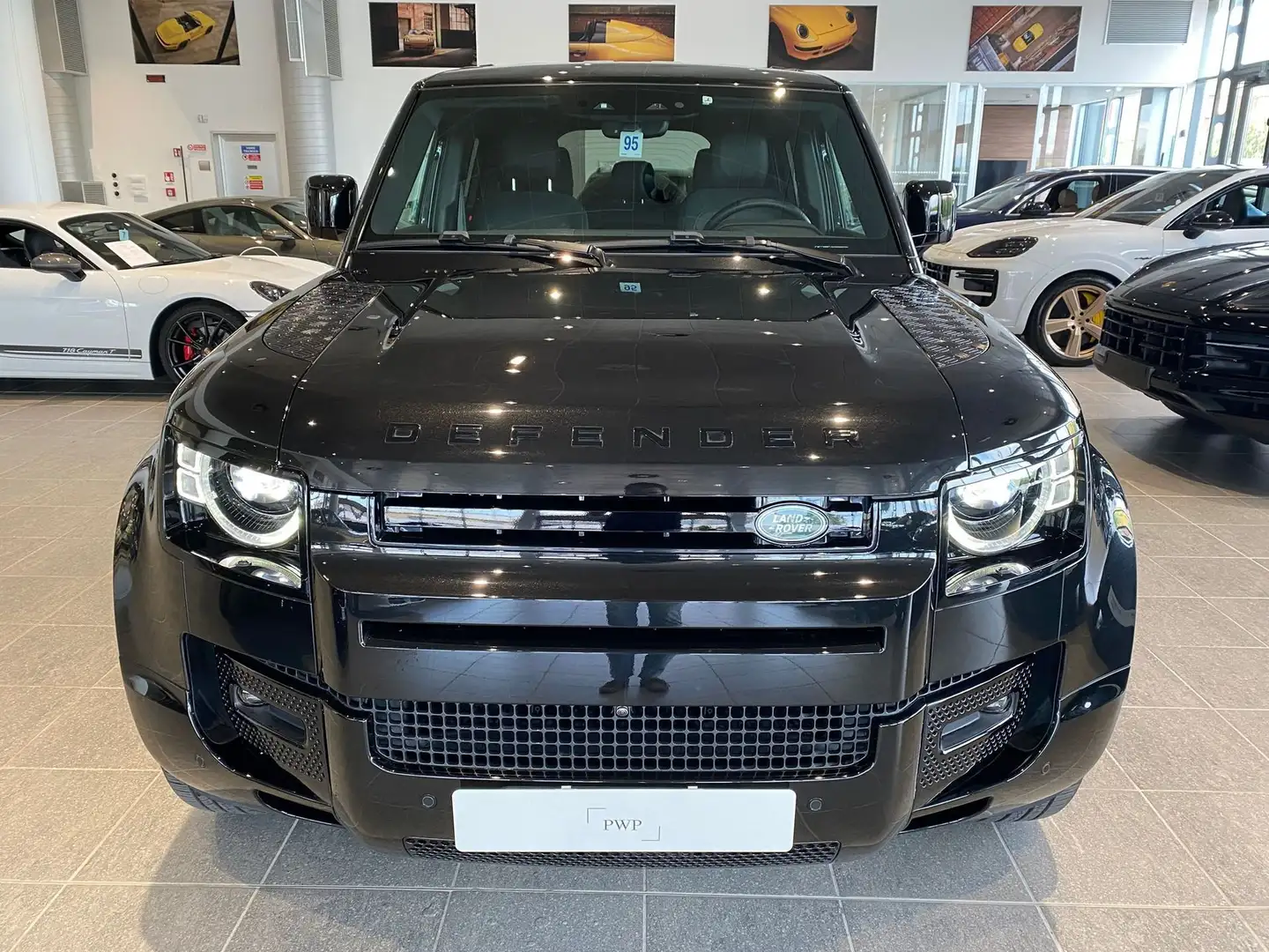 Land Rover Defender 110 3.0D 200 cv AWD Auto X Dynamic SE Zwart - 2