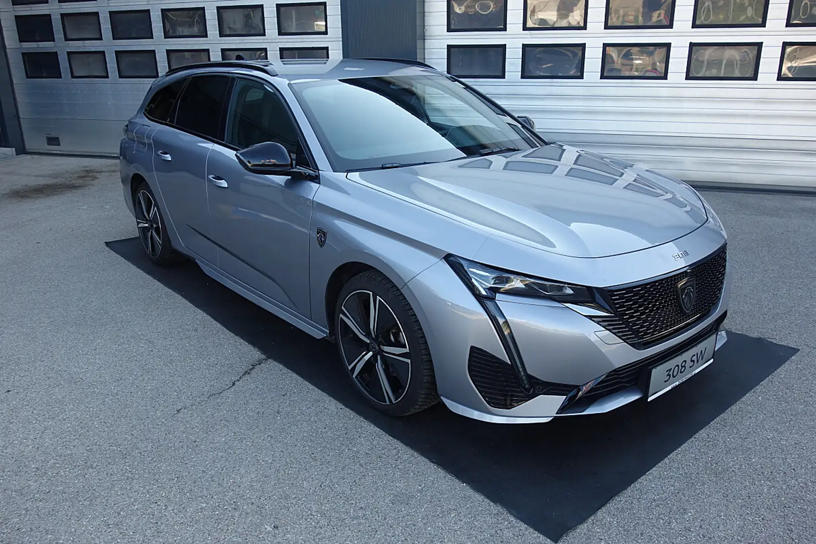 Peugeot 308 SW BlueHDi 130 GT "Soundsystem" Grau - 1
