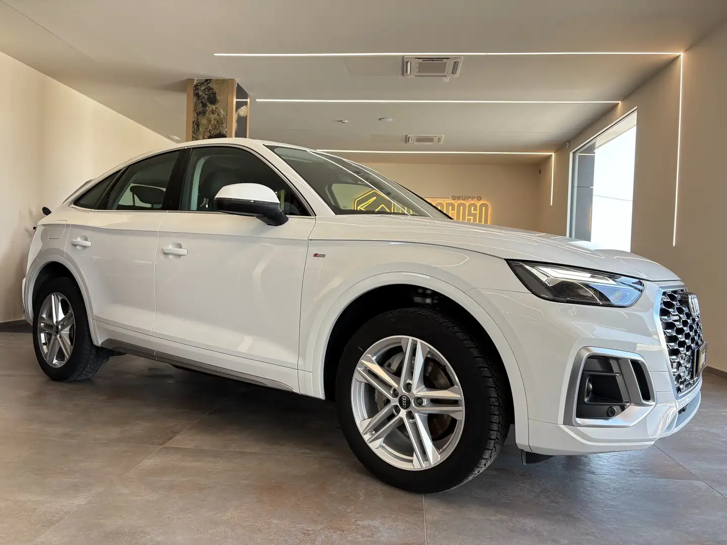 Audi Q5 Sportback 40 mhev Sline quattro s-tronic 204CV SPB Bianco - 2