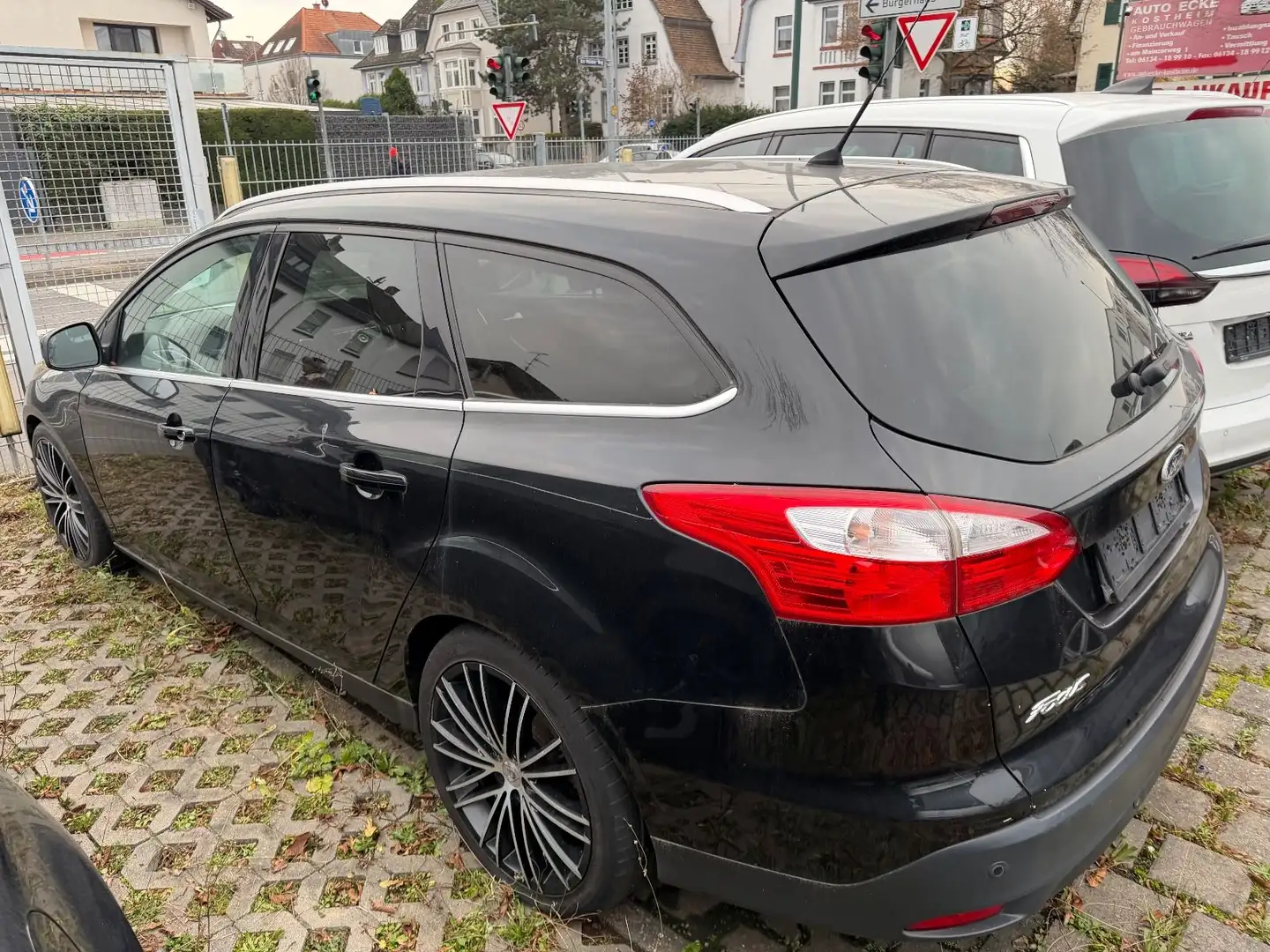 Ford Focus 2.0 TDCi Turnier Titanium Automatik AHK Schwarz - 2