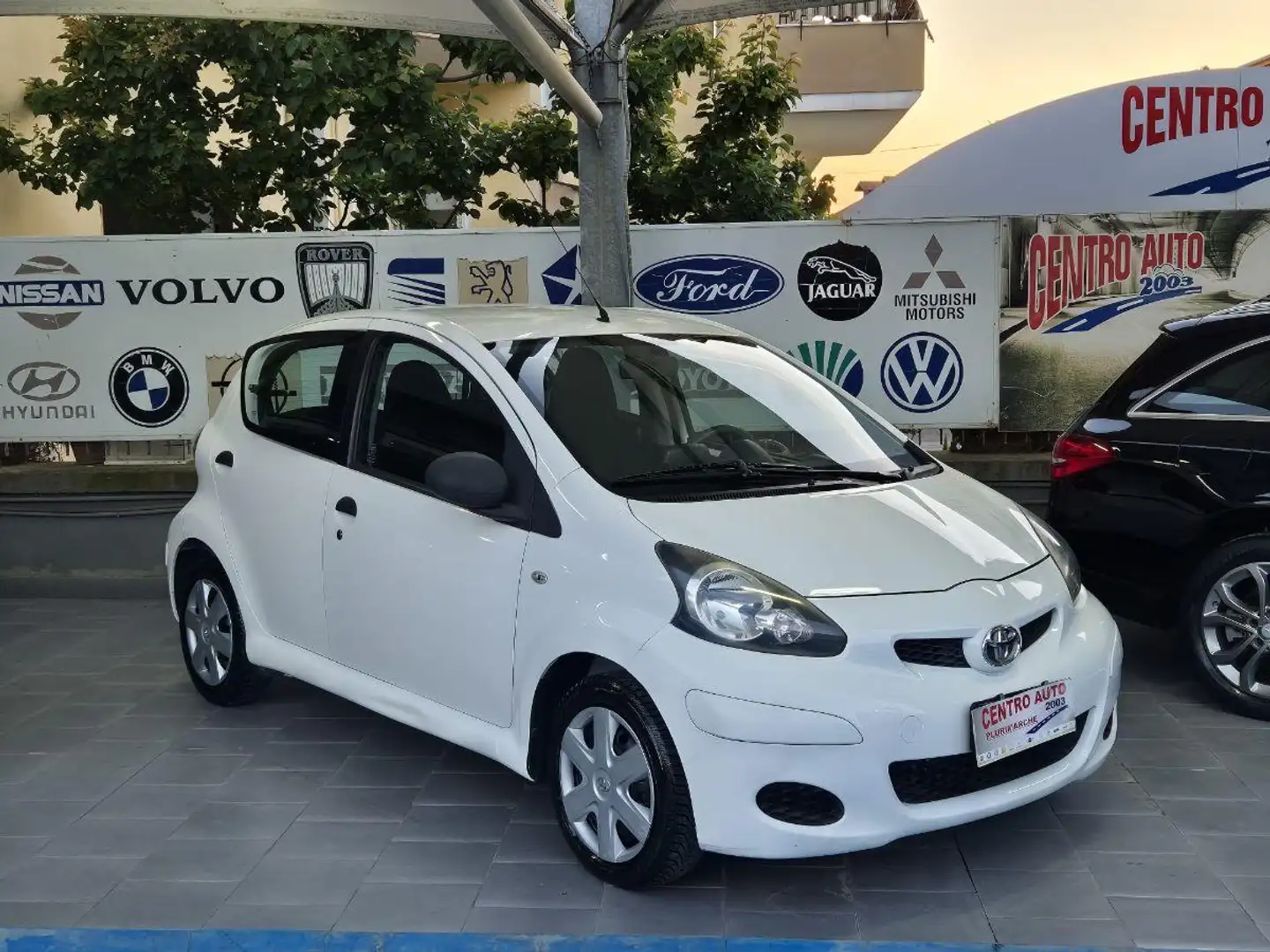 Toyota Aygo 1.0 12V VVT-i 5p.Deep Oc. Conn. MMT Wit - 1
