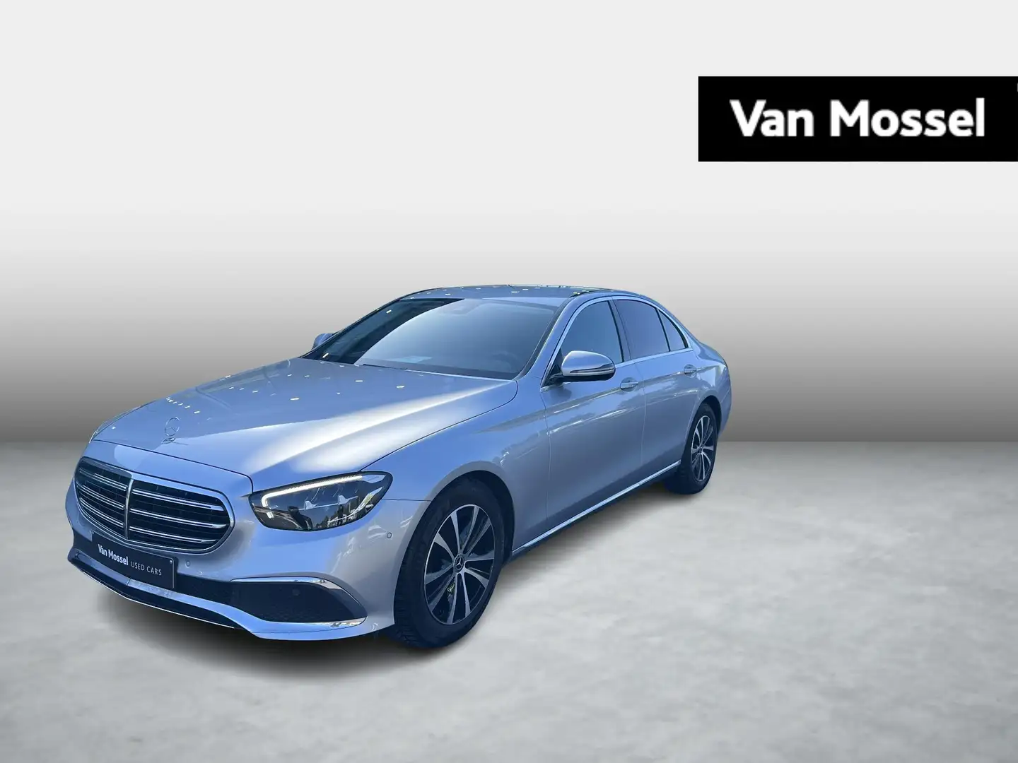 Mercedes-Benz E 200 200d Berline + BURMESTER + LEDER + TREKHAAK + 1y U Argento - 1