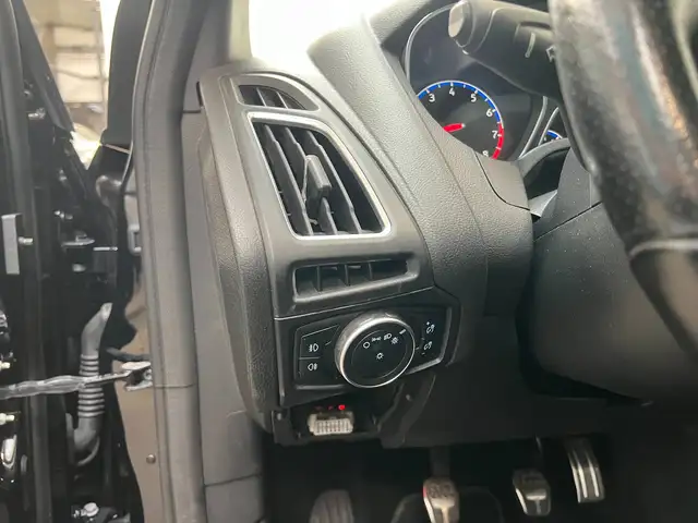 Ford Focus view 23